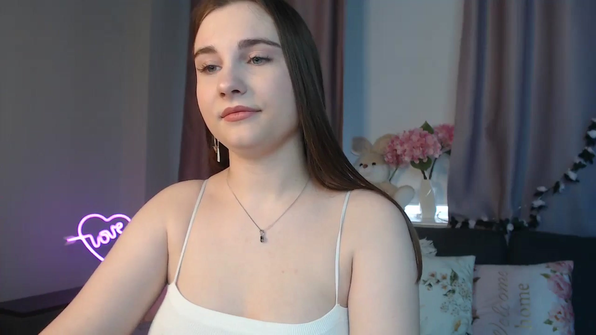 Gallery image thumbnail from LaneyGrey's myfreecams stream on, 10/19/2024, 09:17 image 2 of 20