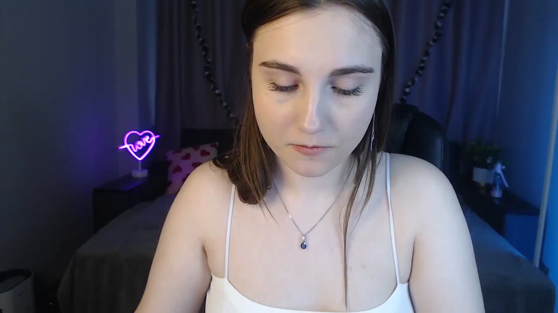 Gallery image thumbnail from LaneyGrey's myfreecams stream on, 10/19/2024, 10:23 image 2 of 20