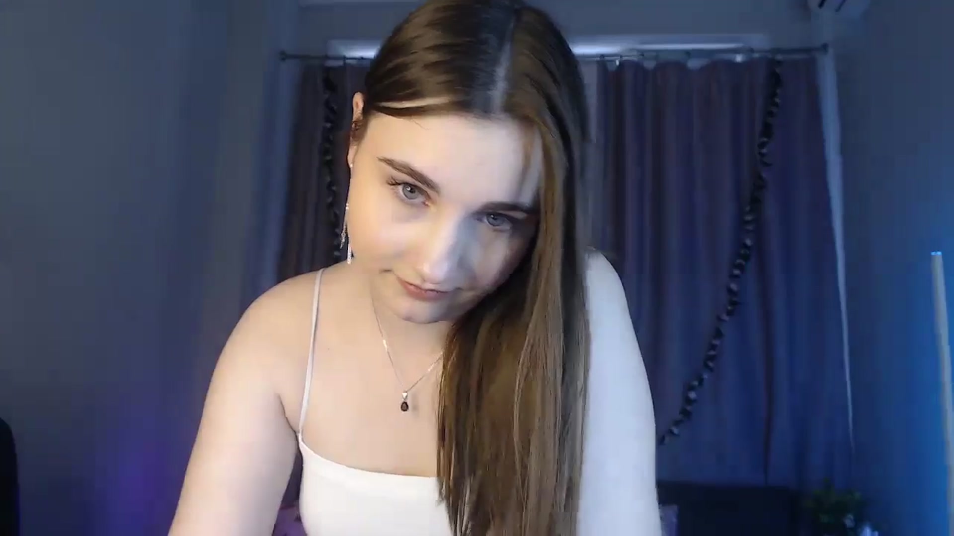 Gallery image thumbnail from LaneyGrey's myfreecams stream on, 10/19/2024, 10:23 image 17 of 20