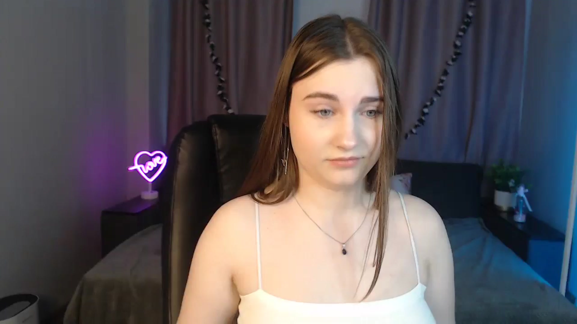 Gallery image thumbnail from LaneyGrey's myfreecams stream on, 10/19/2024, 10:45 image 1 of 20