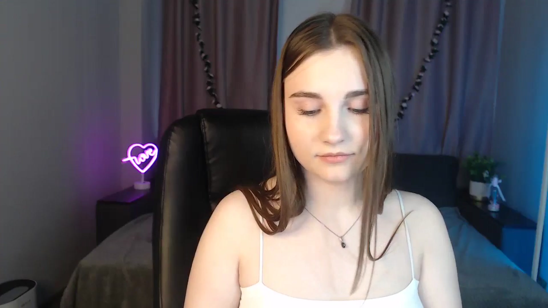 Gallery image thumbnail from LaneyGrey's myfreecams stream on, 10/19/2024, 10:45 image 2 of 20