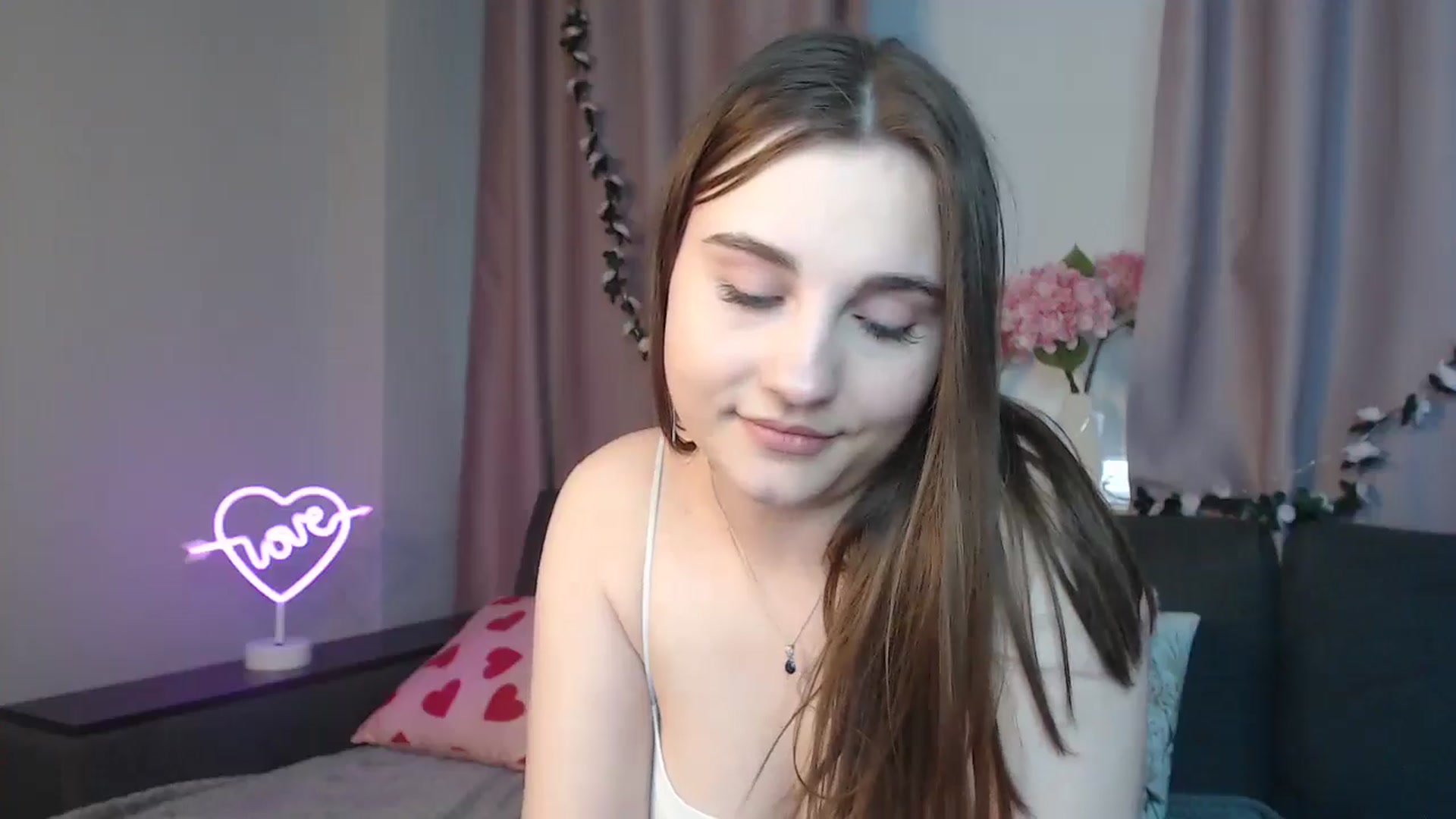 Gallery image thumbnail from LaneyGrey's myfreecams stream on, 10/19/2024, 11:08 image 19 of 20