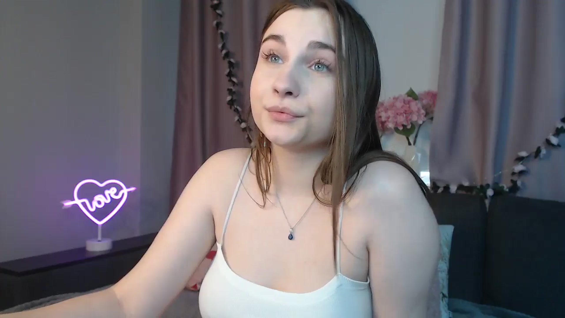Gallery image thumbnail from LaneyGrey's myfreecams stream on, 10/19/2024, 11:34 image 19 of 20