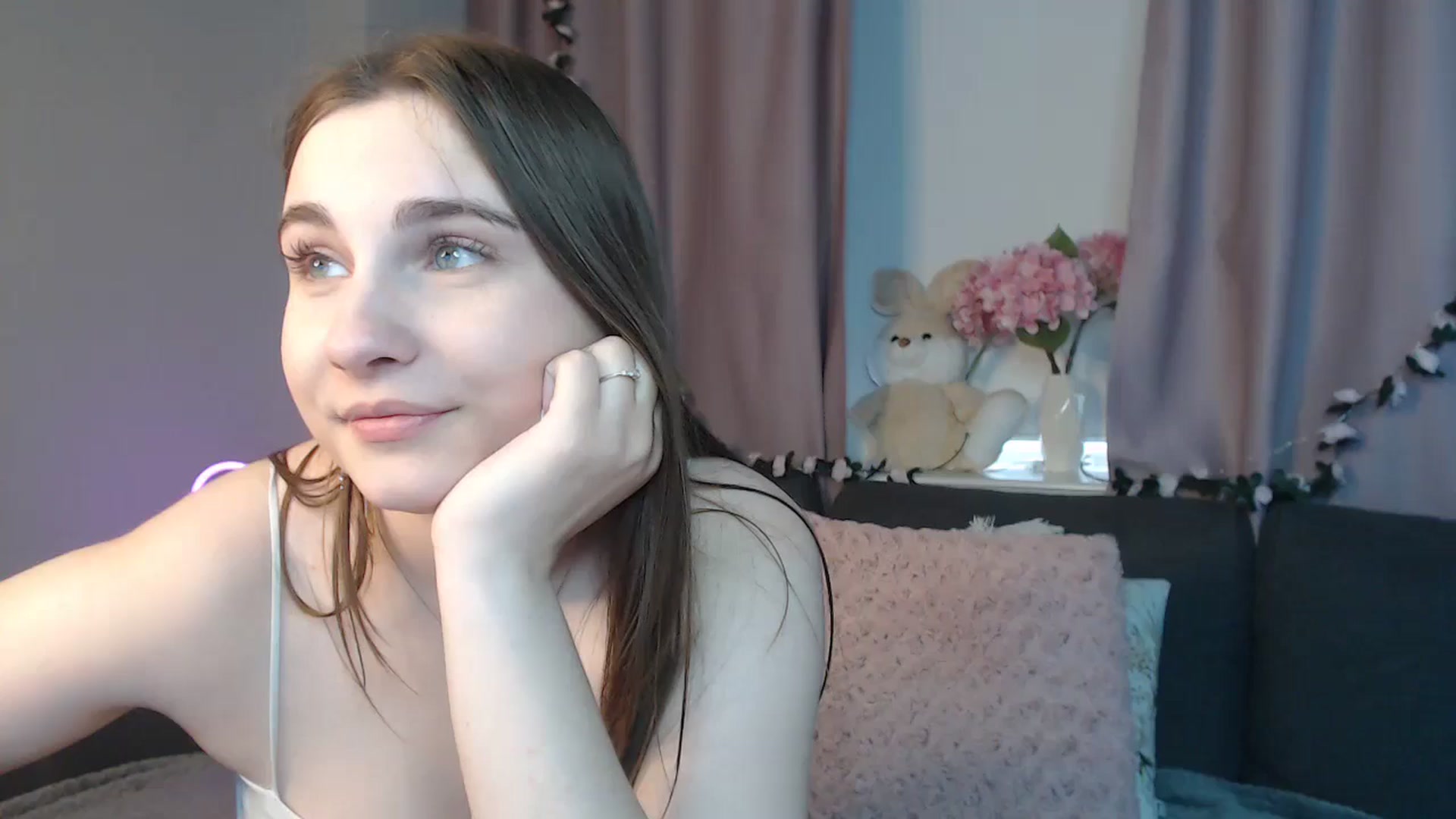 Gallery image thumbnail from LaneyGrey's myfreecams stream on, 10/19/2024, 11:34 image 13 of 20