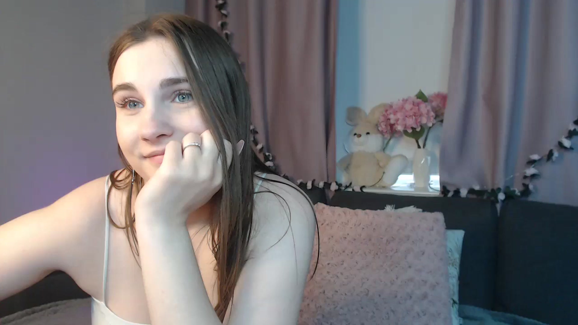 Gallery image thumbnail from LaneyGrey's myfreecams stream on, 10/19/2024, 11:34 image 12 of 20