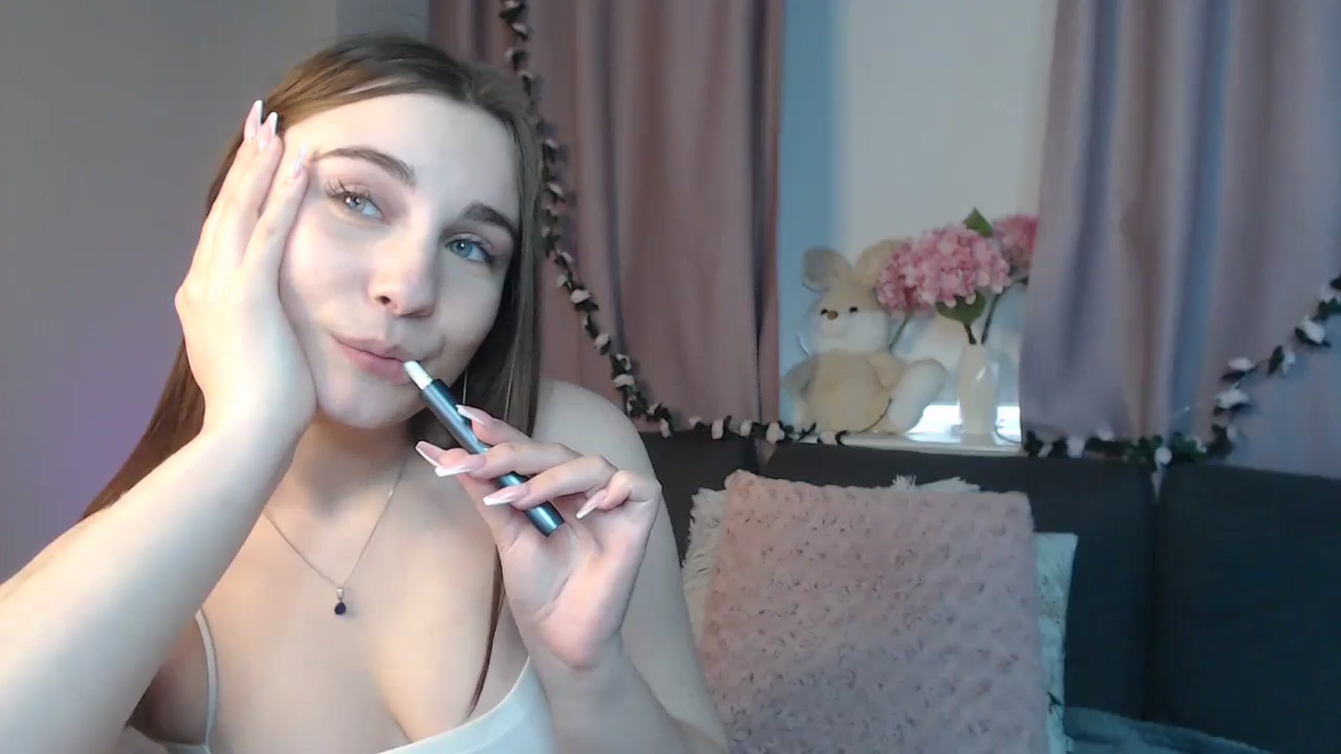 Gallery image thumbnail from LaneyGrey's myfreecams stream on, 10/19/2024, 11:34 image 16 of 20