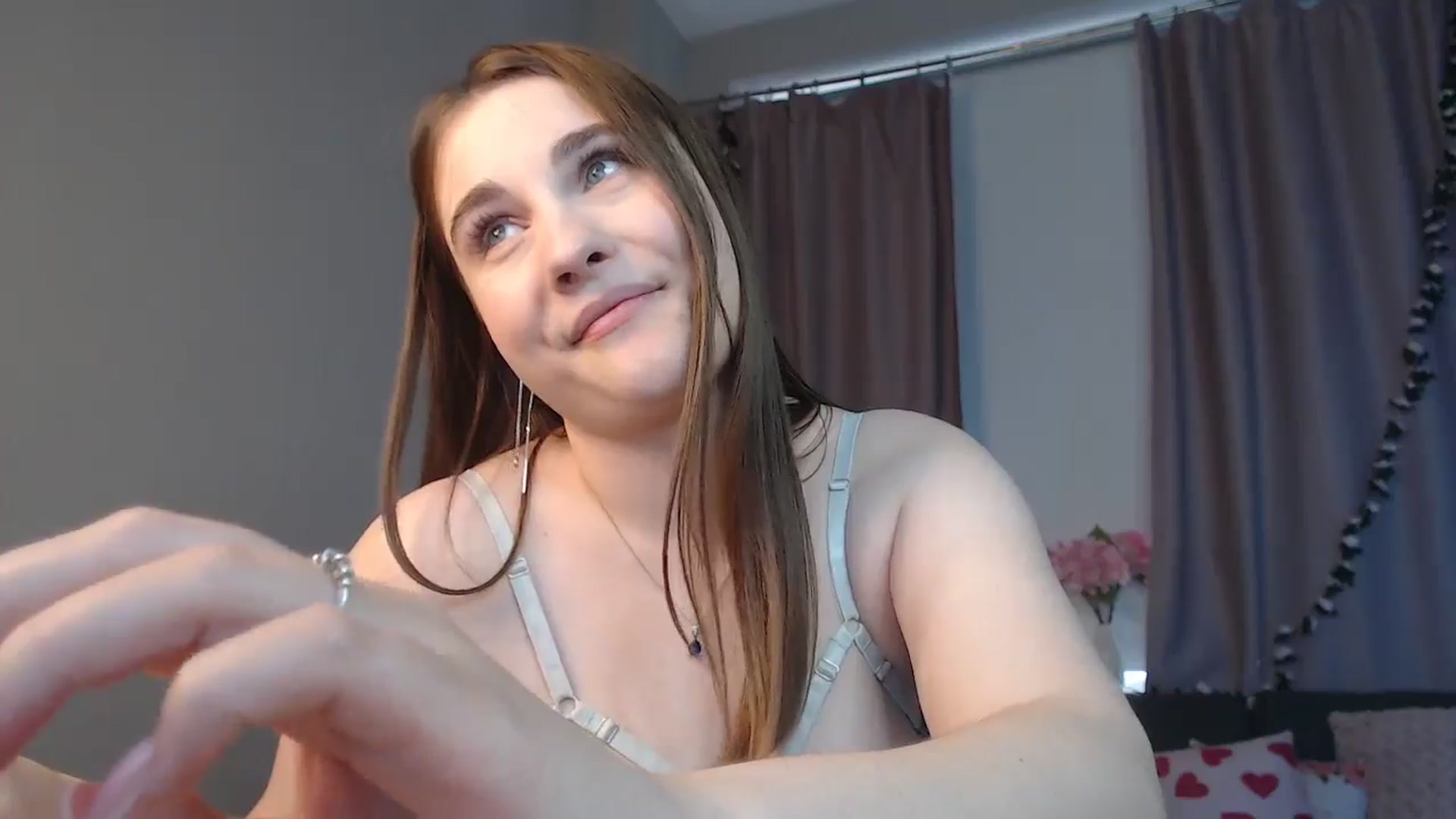 Gallery image thumbnail from LaneyGrey's myfreecams stream on, 10/20/2024, 10:07 image 16 of 20