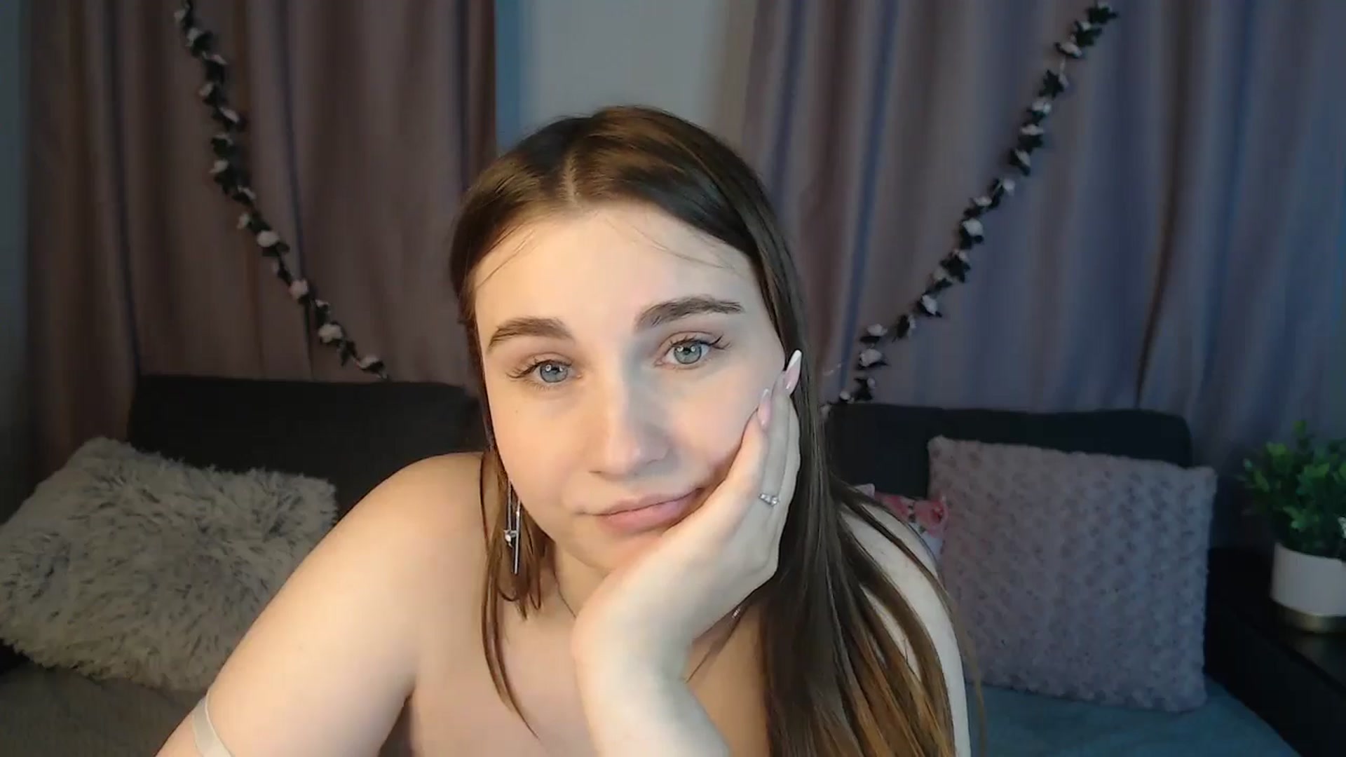 Gallery image thumbnail from LaneyGrey's myfreecams stream on, 10/20/2024, 10:47 image 14 of 20
