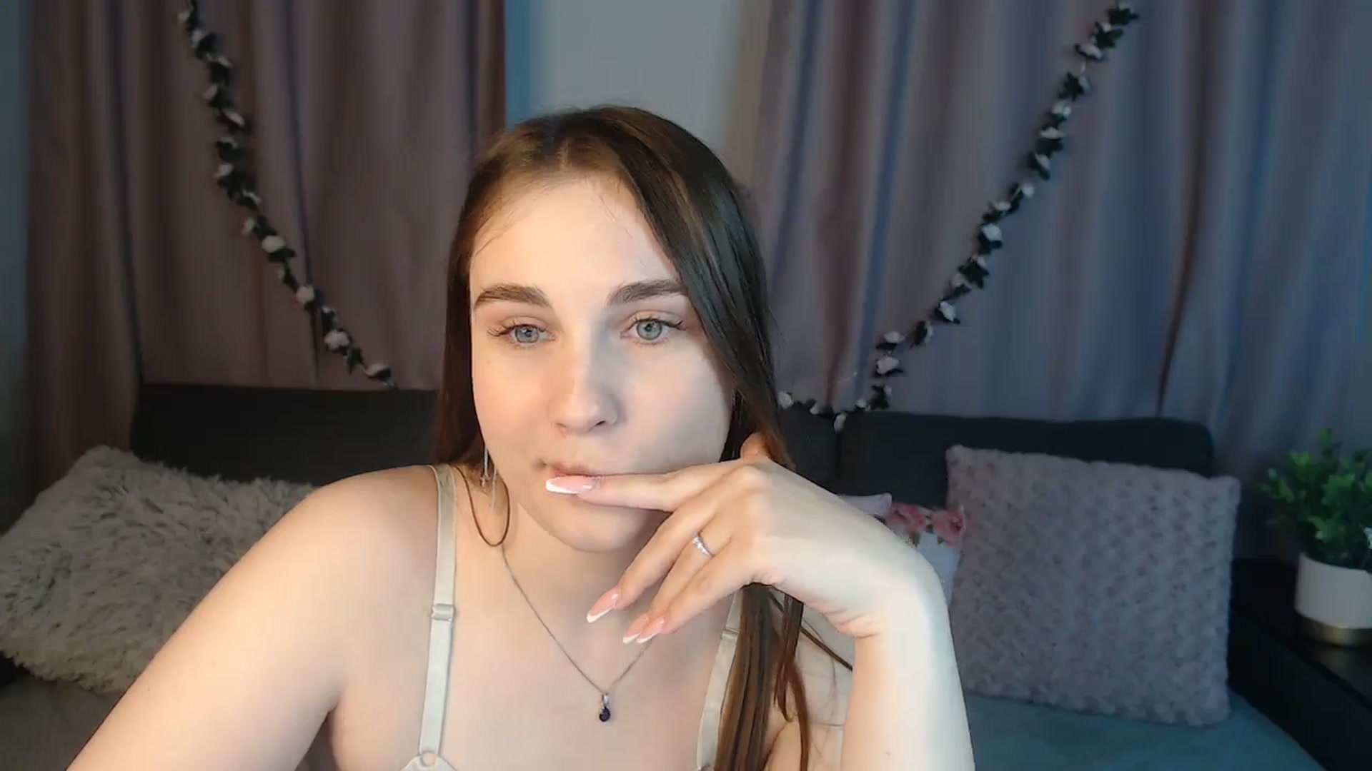 Gallery image thumbnail from LaneyGrey's myfreecams stream on, 10/20/2024, 10:47 image 19 of 20