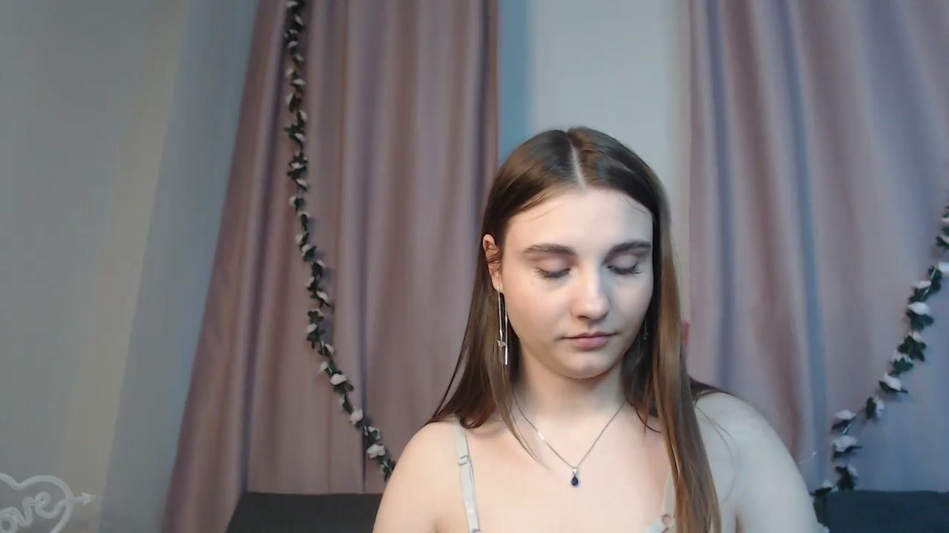 Gallery image thumbnail from LaneyGrey's myfreecams stream on, 10/20/2024, 11:17 image 19 of 20