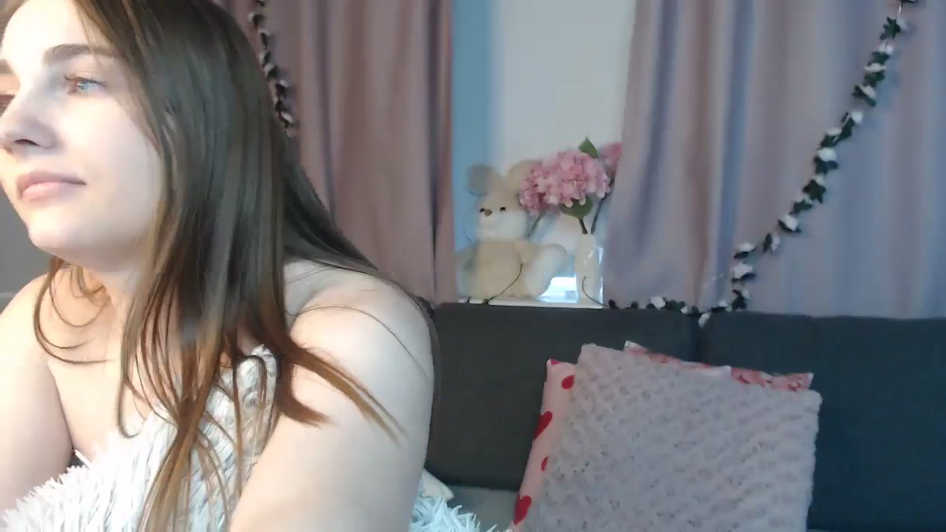 Gallery image thumbnail from LaneyGrey's myfreecams stream on, 10/20/2024, 11:40 image 12 of 20