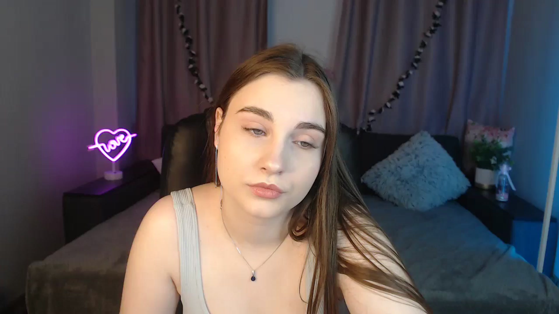 Gallery image thumbnail from LaneyGrey's myfreecams stream on, 10/21/2024, 09:17 image 1 of 20