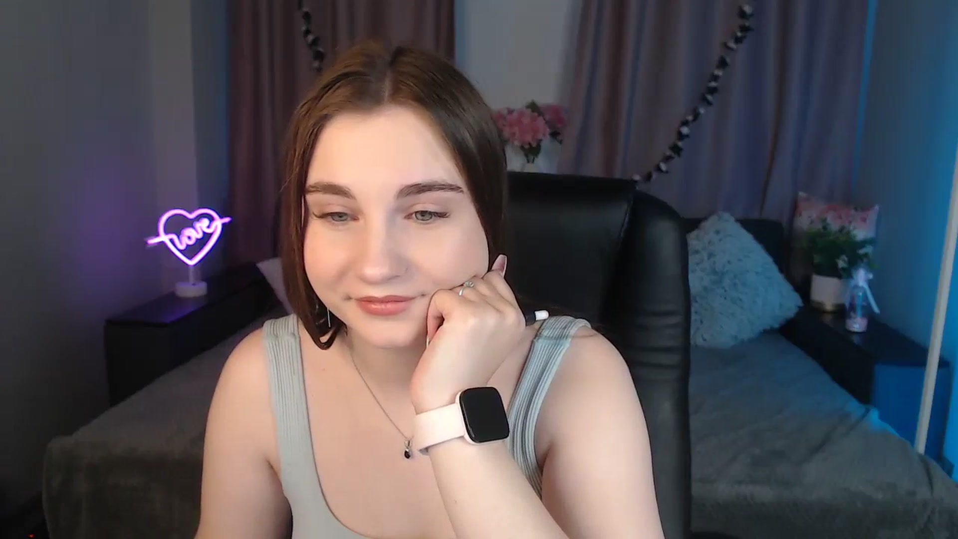 Gallery image thumbnail from LaneyGrey's myfreecams stream on, 10/21/2024, 09:17 image 3 of 20