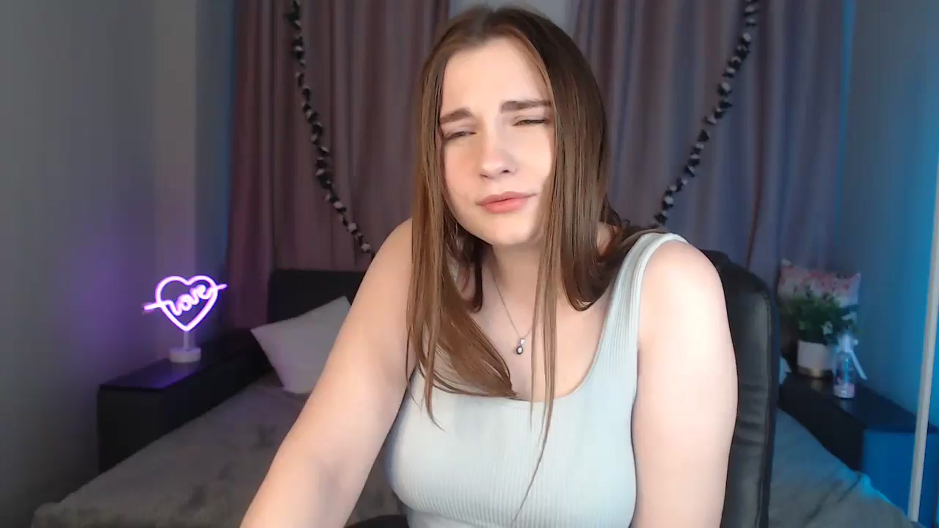 Gallery image thumbnail from LaneyGrey's myfreecams stream on, 10/21/2024, 09:17 image 8 of 20