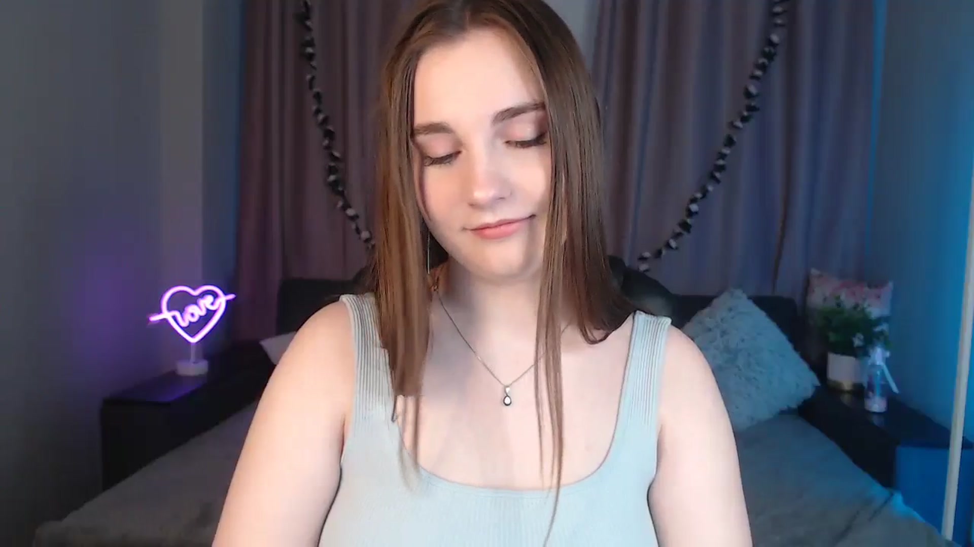 Gallery image thumbnail from LaneyGrey's myfreecams stream on, 10/21/2024, 09:17 image 7 of 20