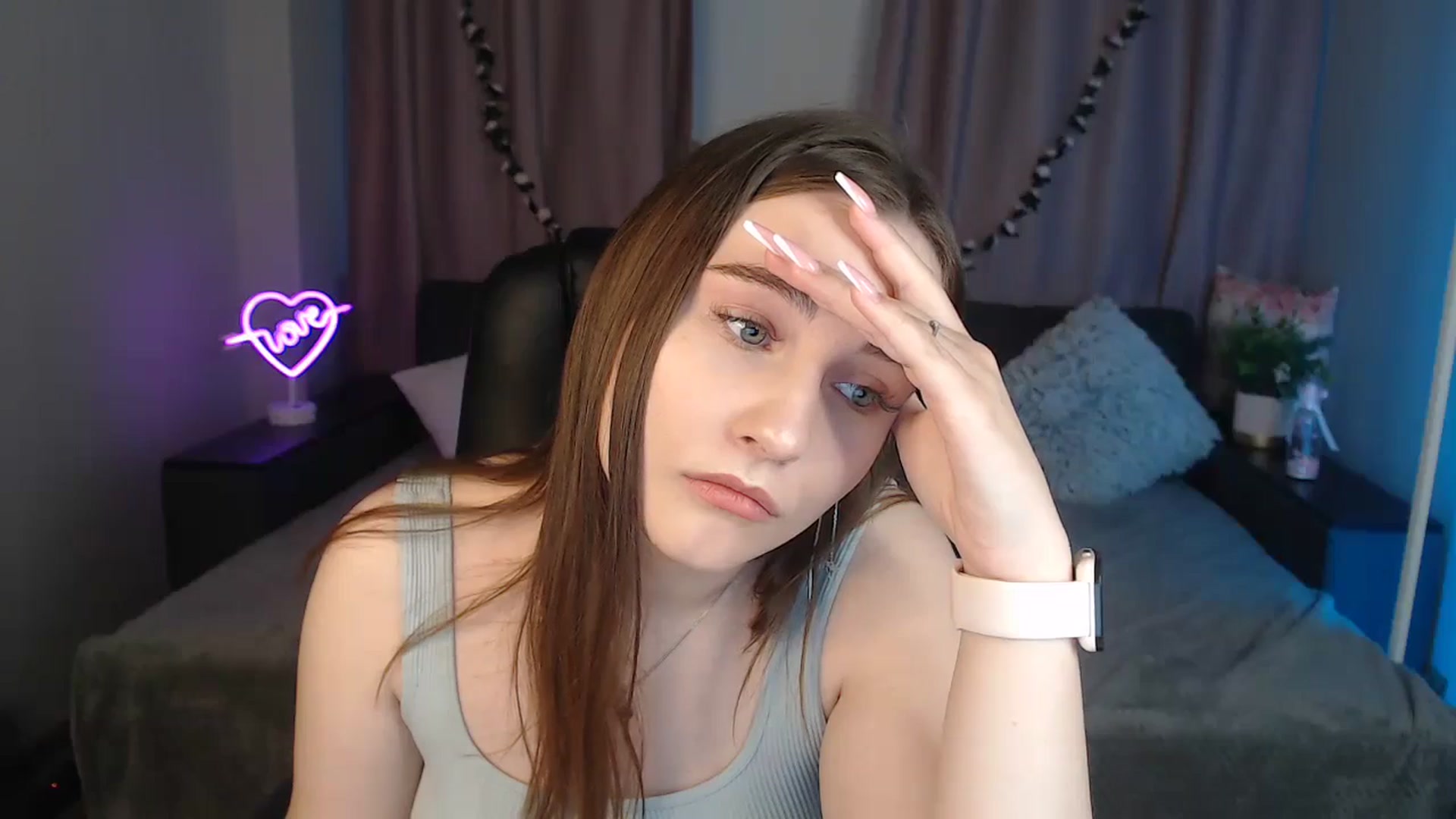 Gallery image thumbnail from LaneyGrey's myfreecams stream on, 10/21/2024, 09:17 image 16 of 20