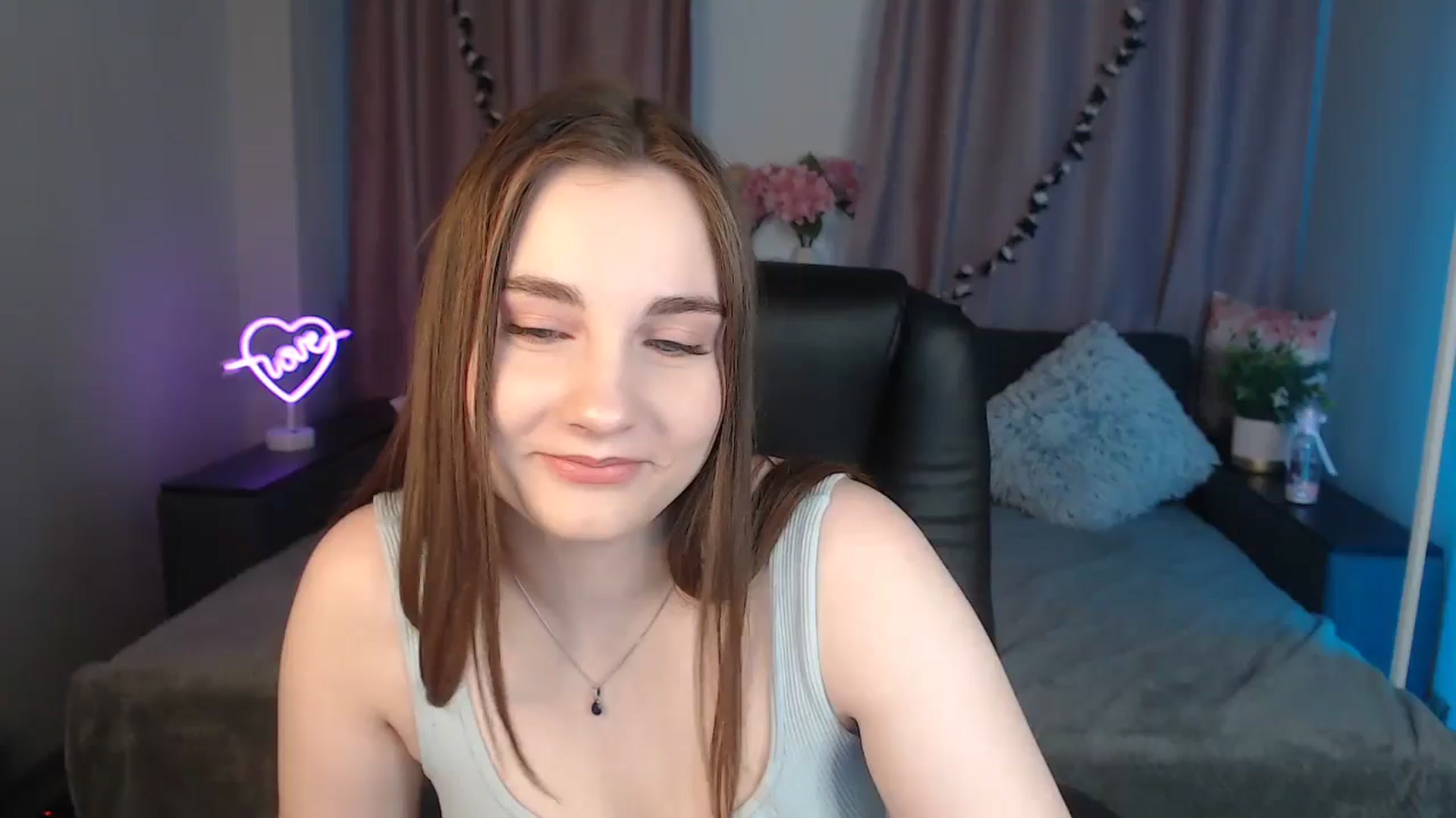 Gallery image thumbnail from LaneyGrey's myfreecams stream on, 10/21/2024, 09:17 image 4 of 20