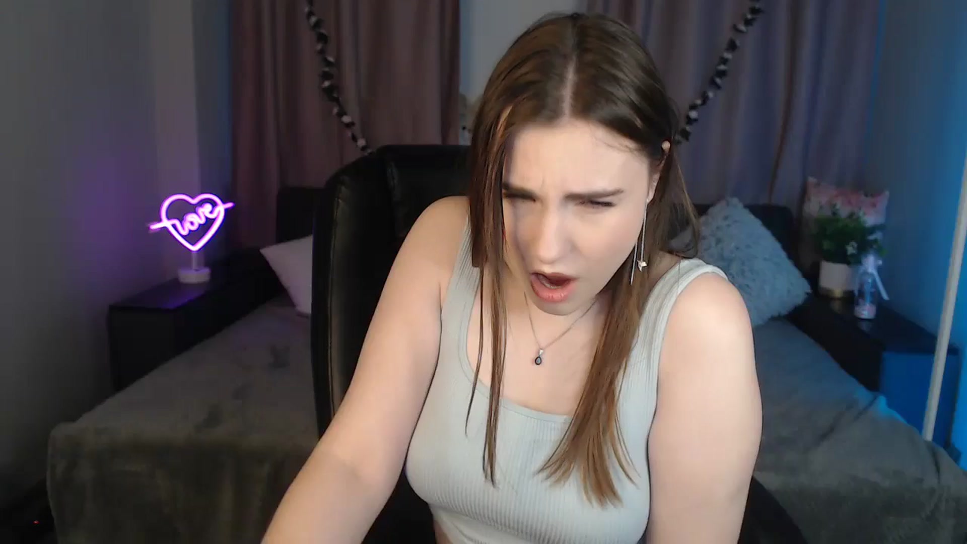Gallery image thumbnail from LaneyGrey's myfreecams stream on, 10/21/2024, 09:17 image 10 of 20