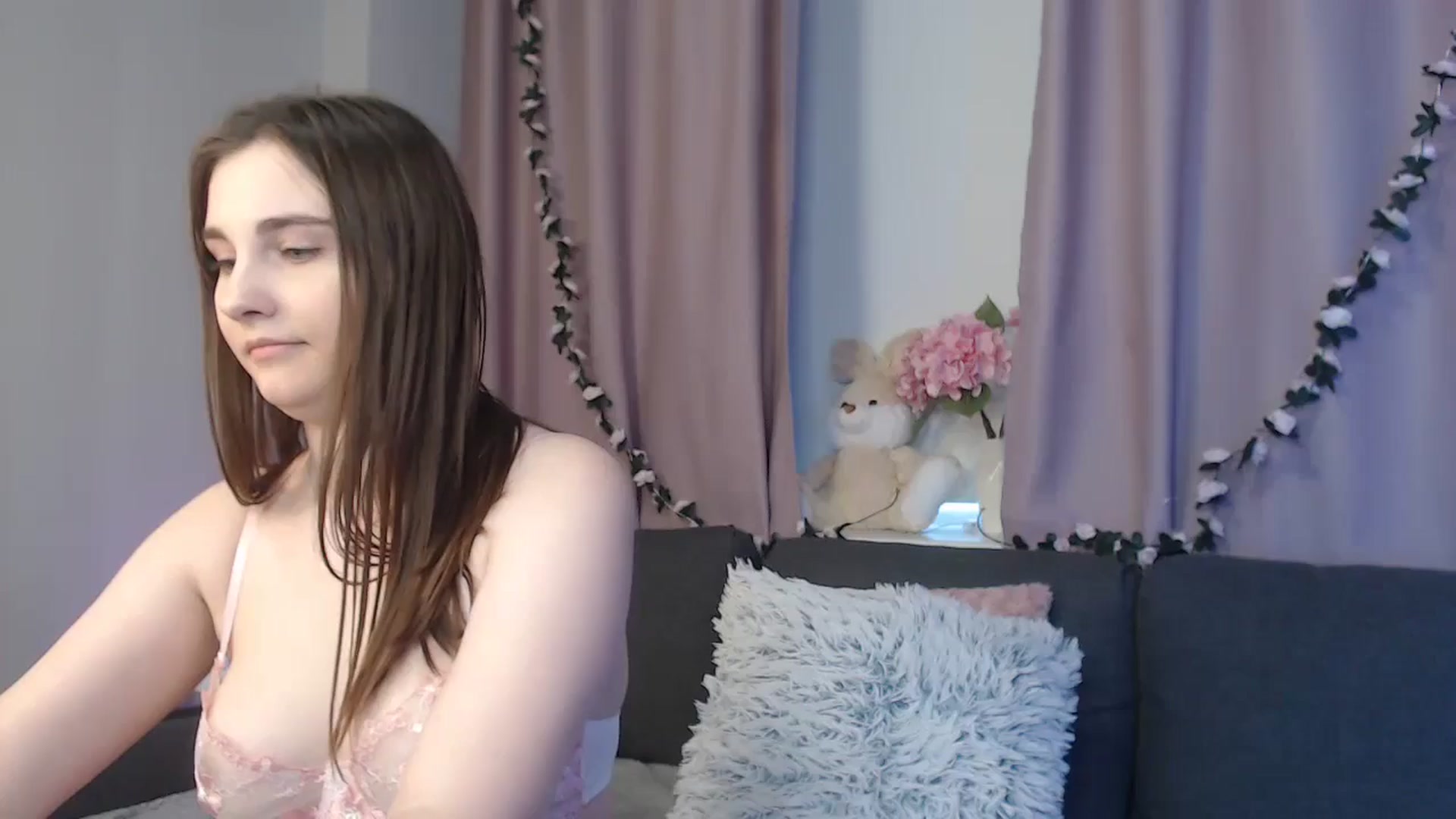 Gallery image thumbnail from LaneyGrey's myfreecams stream on, 10/21/2024, 11:44 image 14 of 20