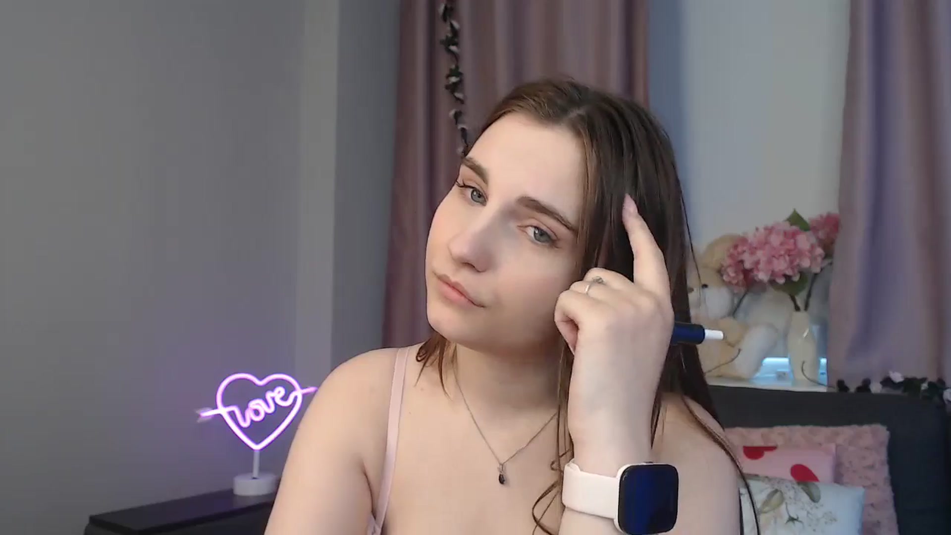 Gallery image thumbnail from LaneyGrey's myfreecams stream on, 10/21/2024, 13:25 image 5 of 20