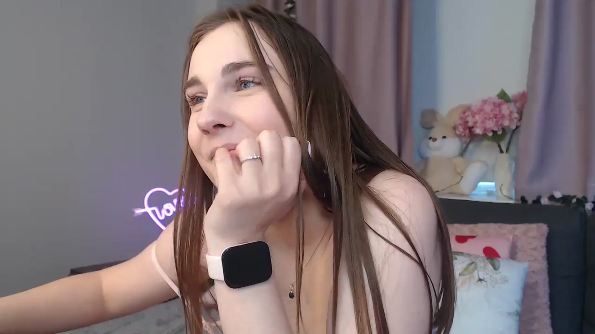 Gallery image thumbnail from LaneyGrey's myfreecams stream on, 10/21/2024, 13:25 image 14 of 20
