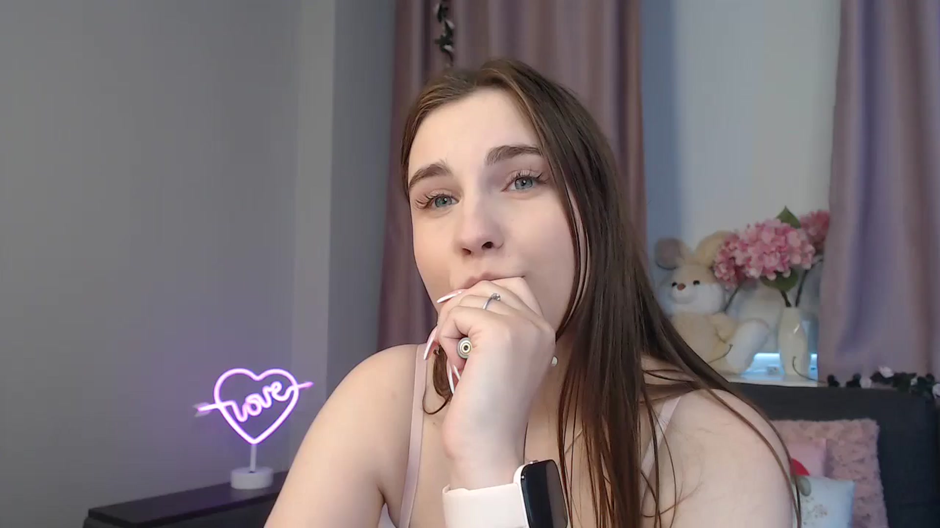 Gallery image thumbnail from LaneyGrey's myfreecams stream on, 10/21/2024, 13:25 image 4 of 20