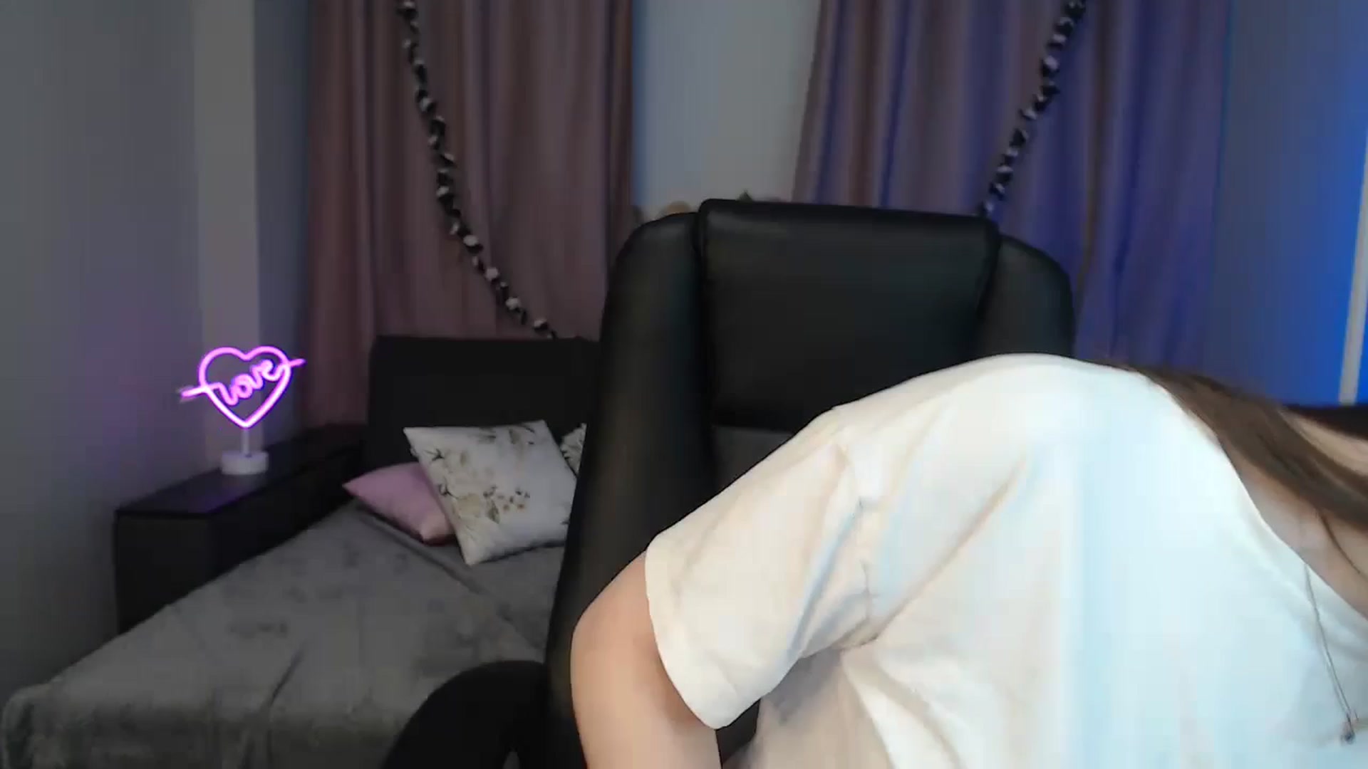 Gallery image thumbnail from LaneyGrey's myfreecams stream on, 10/22/2024, 08:37 image 14 of 20