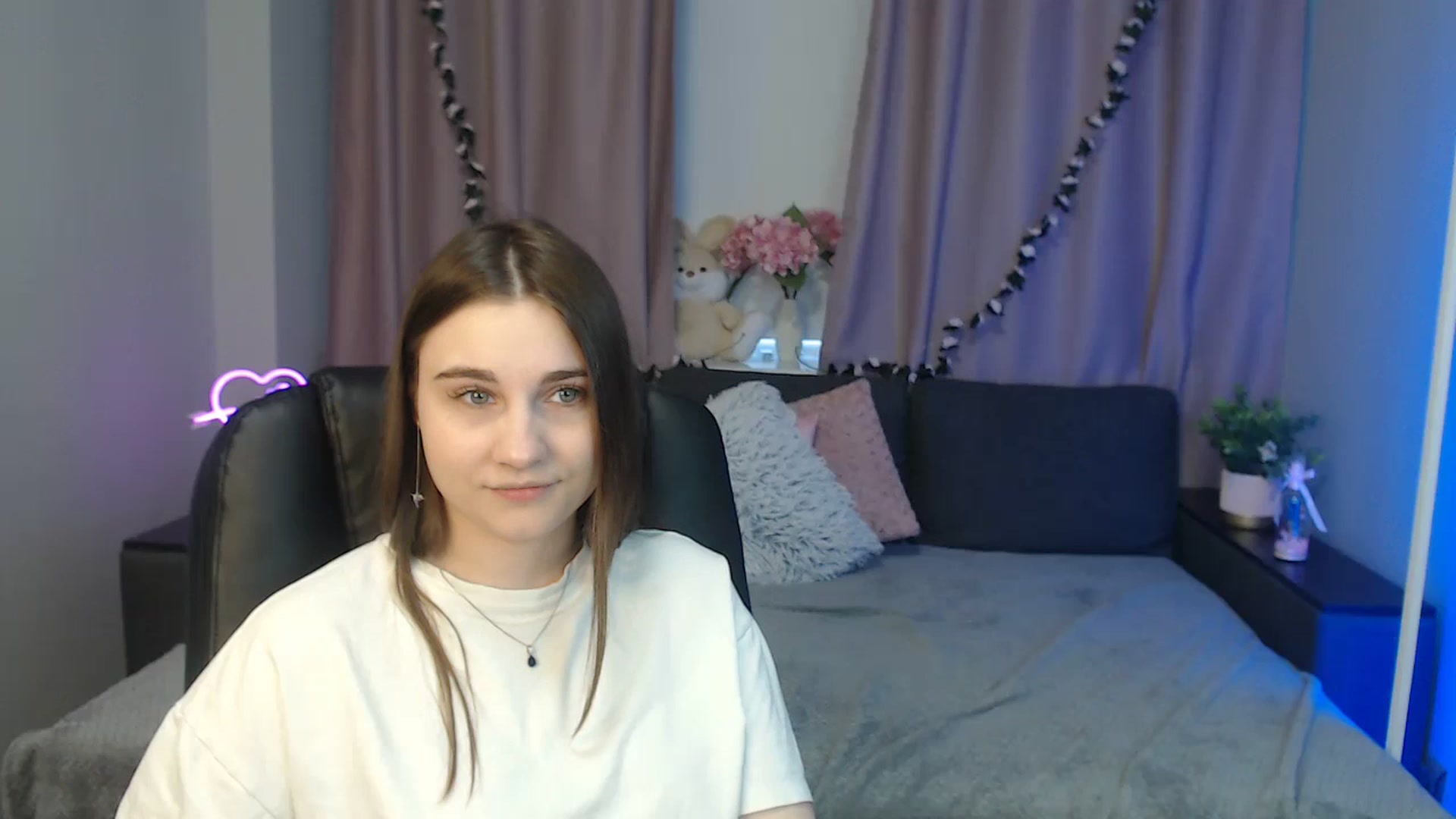 Gallery image thumbnail from LaneyGrey's myfreecams stream on, 10/22/2024, 08:37 image 18 of 20