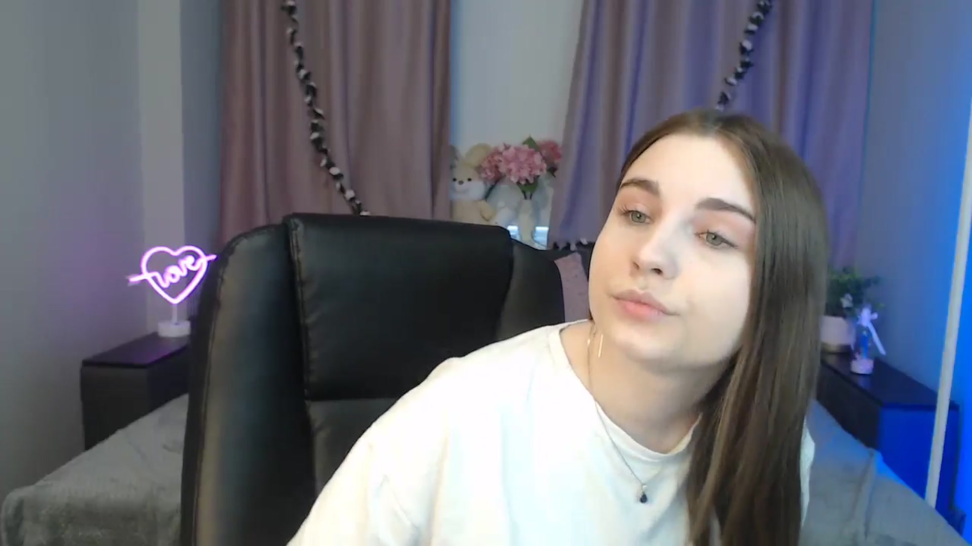 Gallery image thumbnail from LaneyGrey's myfreecams stream on, 10/22/2024, 08:37 image 20 of 20
