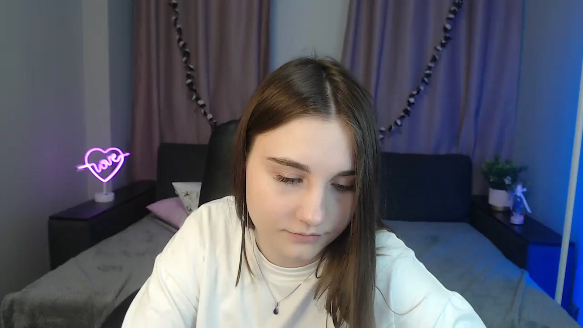 Gallery image thumbnail from LaneyGrey's myfreecams stream on, 10/22/2024, 09:06 image 6 of 20