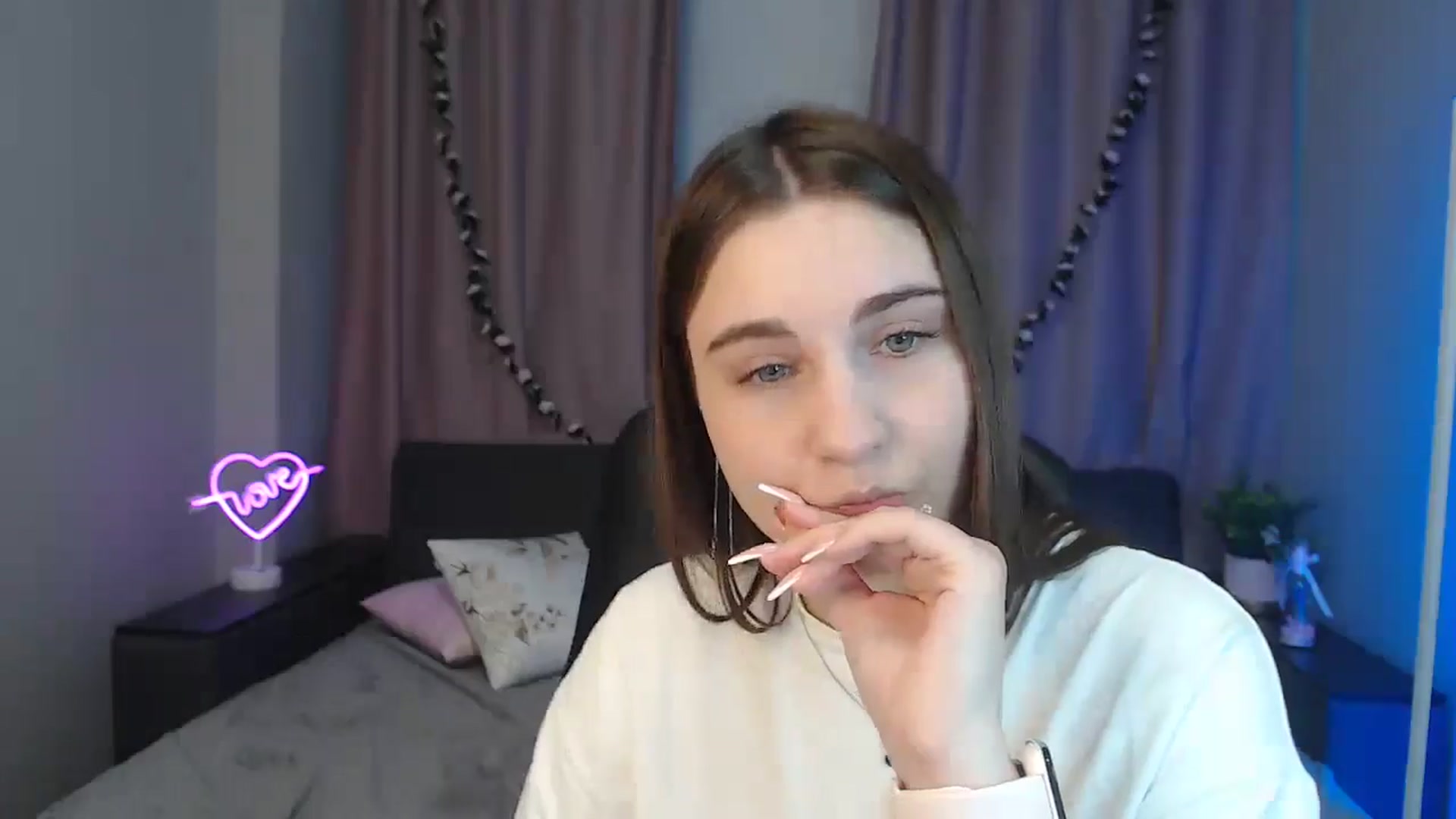 Gallery image thumbnail from LaneyGrey's myfreecams stream on, 10/22/2024, 09:06 image 13 of 20