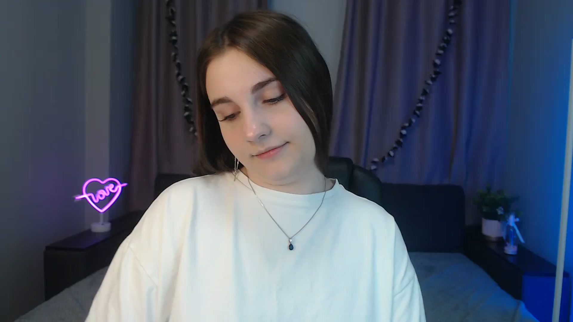 Gallery image thumbnail from LaneyGrey's myfreecams stream on, 10/22/2024, 09:06 image 11 of 20