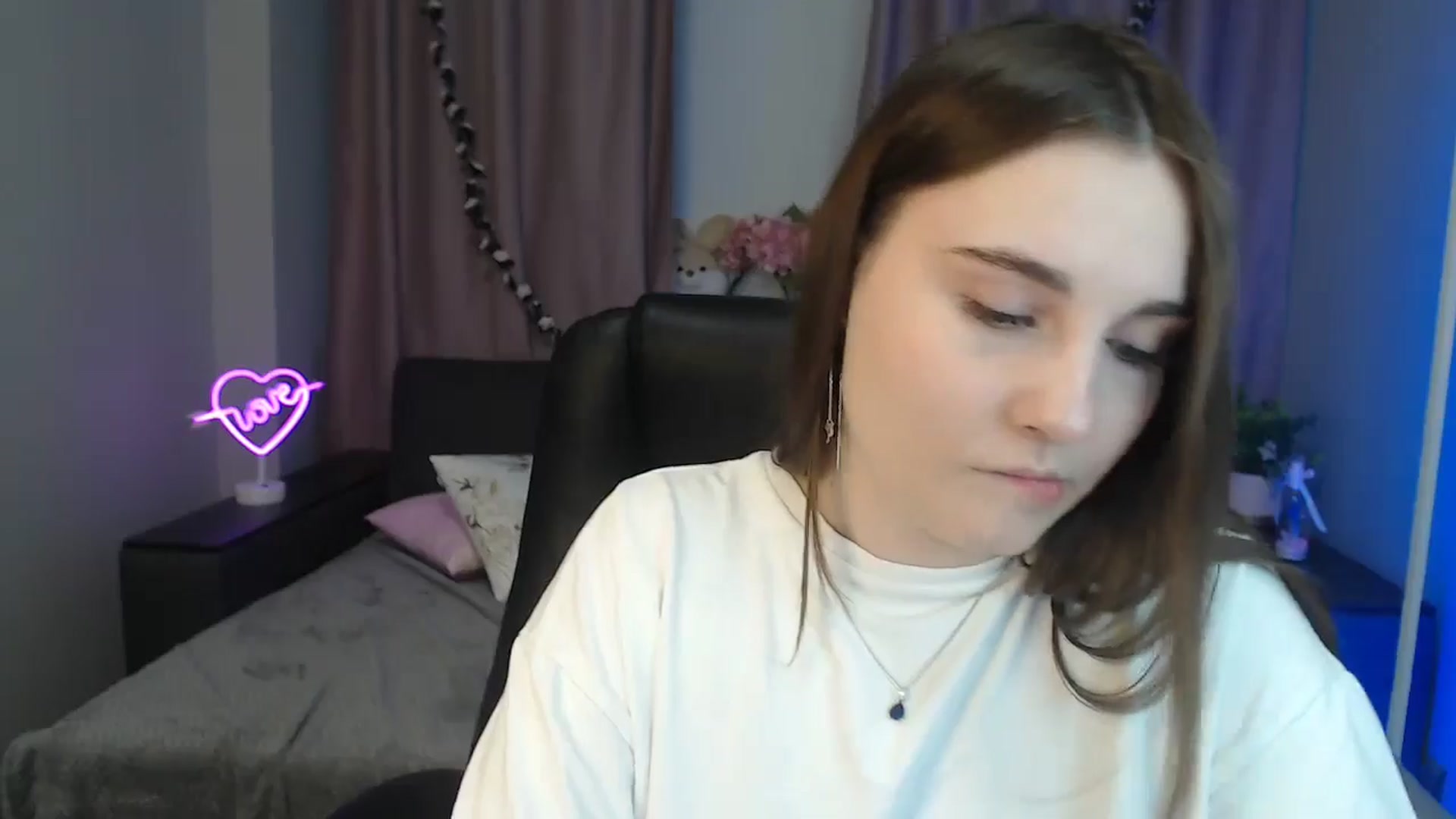 Gallery image thumbnail from LaneyGrey's myfreecams stream on, 10/22/2024, 09:06 image 5 of 20