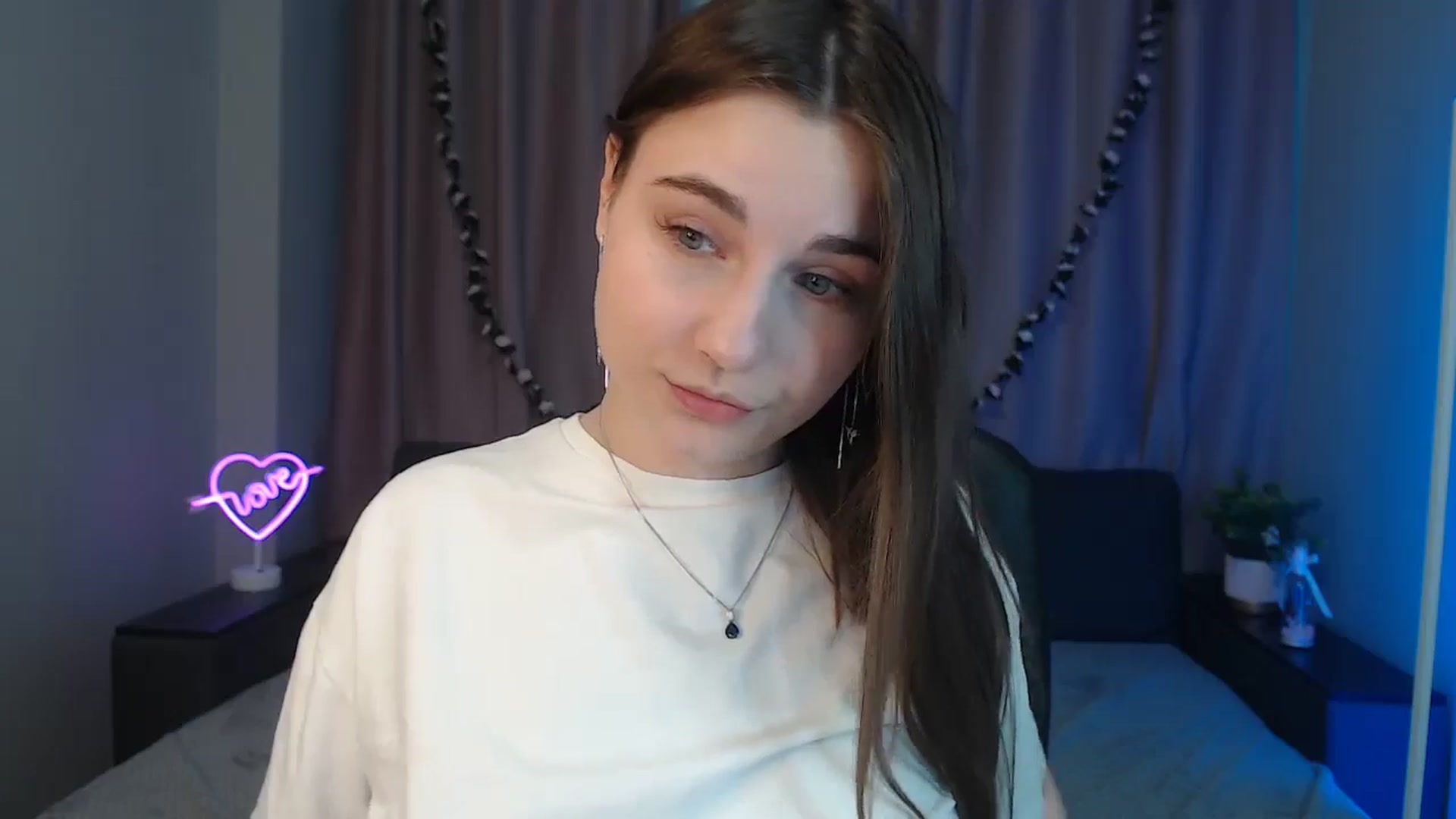 Gallery image thumbnail from LaneyGrey's myfreecams stream on, 10/22/2024, 09:06 image 9 of 20