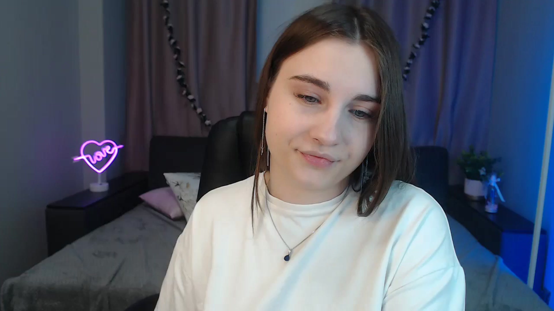 Gallery image thumbnail from LaneyGrey's myfreecams stream on, 10/22/2024, 09:06 image 4 of 20