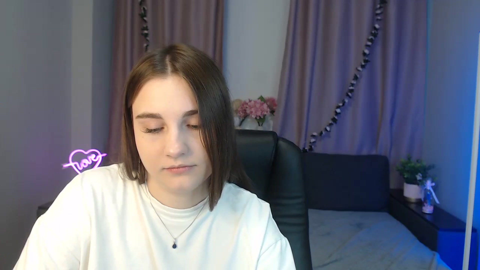 Gallery image thumbnail from LaneyGrey's myfreecams stream on, 10/22/2024, 09:06 image 12 of 20
