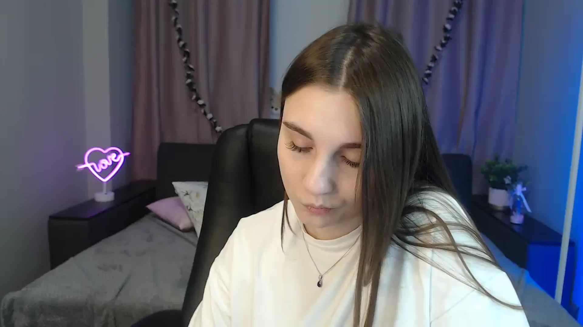 Gallery image thumbnail from LaneyGrey's myfreecams stream on, 10/22/2024, 09:06 image 1 of 20