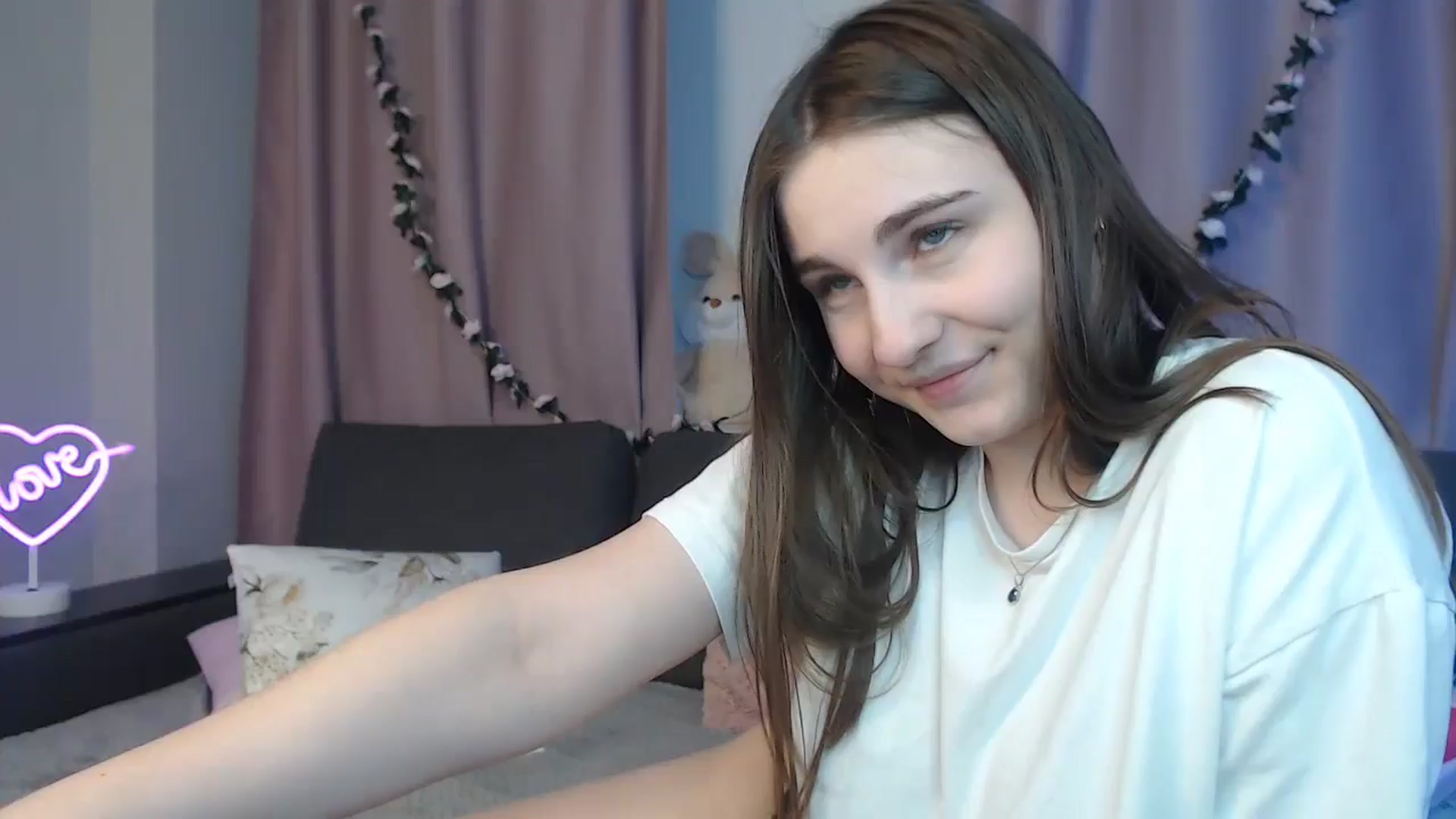 Gallery image thumbnail from LaneyGrey's myfreecams stream on, 10/22/2024, 10:52 image 19 of 20