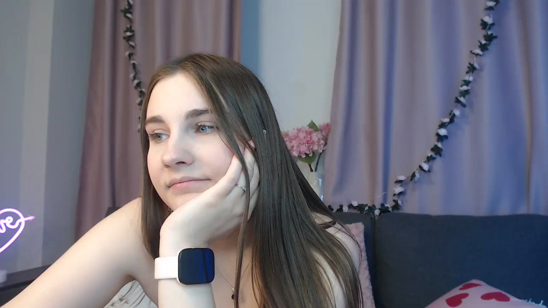 Gallery image thumbnail from LaneyGrey's myfreecams stream on, 10/22/2024, 10:52 image 14 of 20