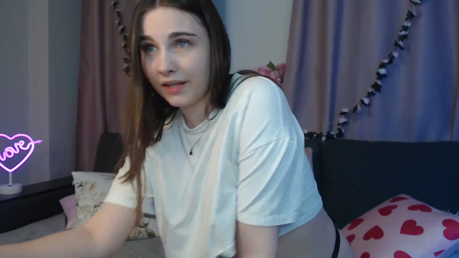 Gallery image thumbnail from LaneyGrey's myfreecams stream on, 10/22/2024, 10:52 image 18 of 20