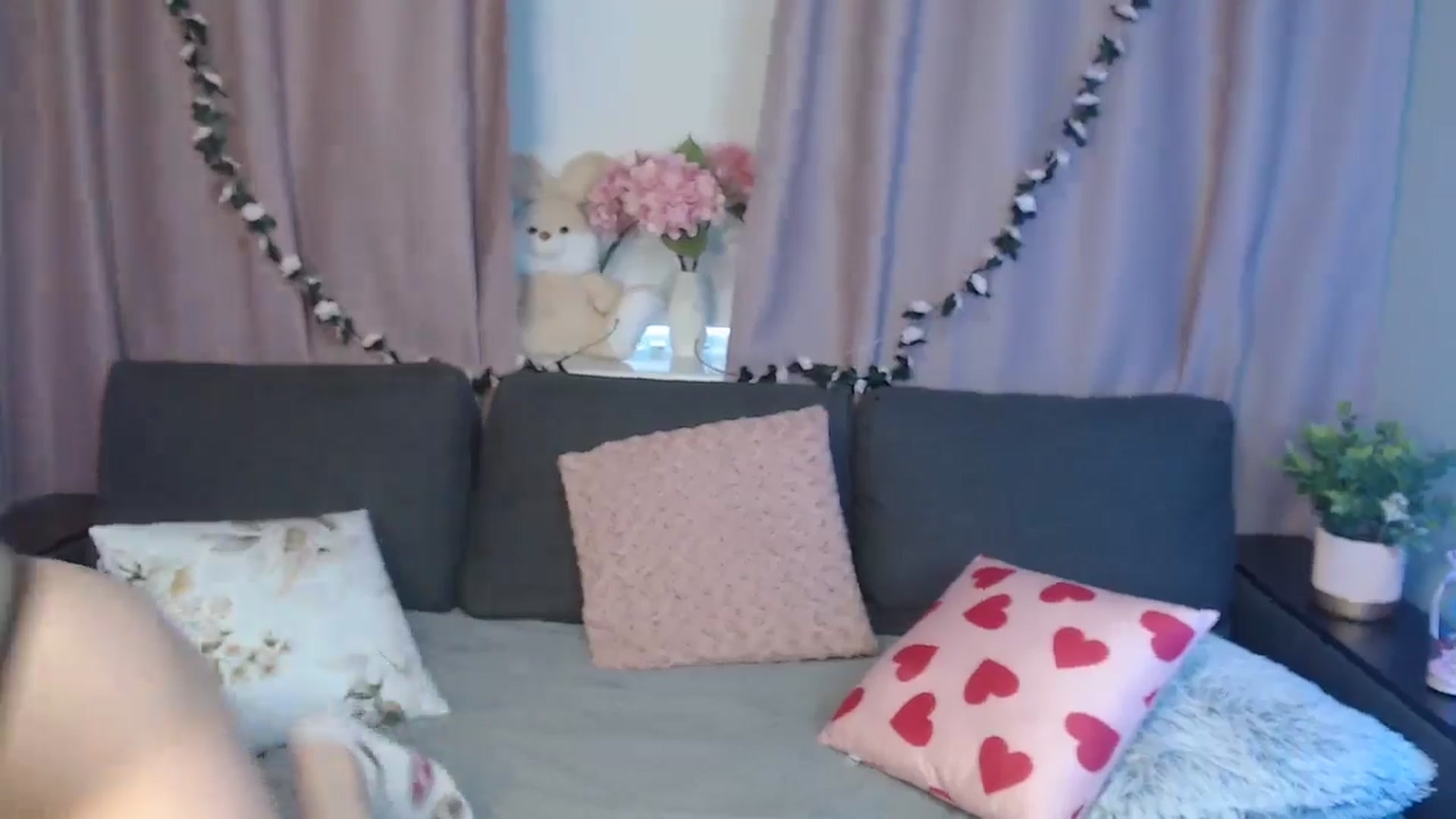 Gallery image thumbnail from LaneyGrey's myfreecams stream on, 10/22/2024, 10:52 image 3 of 20