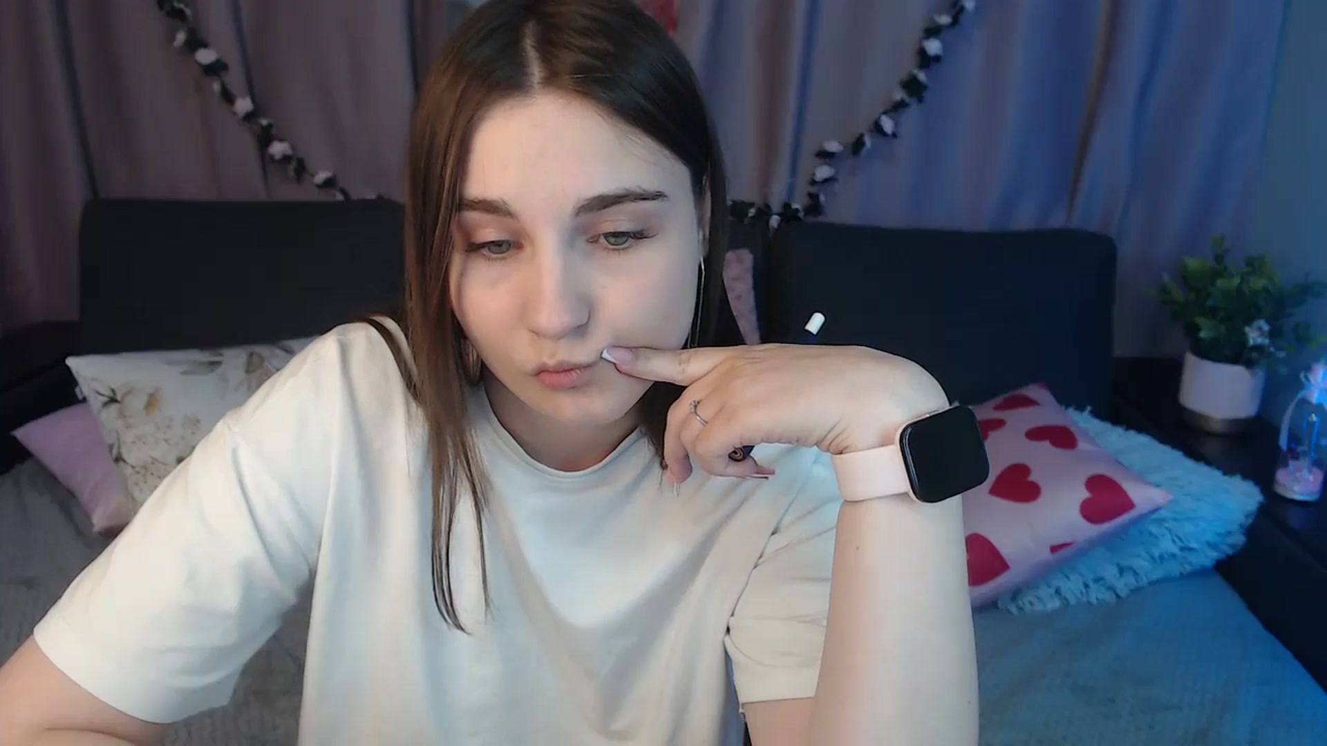 Gallery image thumbnail from LaneyGrey's myfreecams stream on, 10/22/2024, 11:38 image 6 of 20