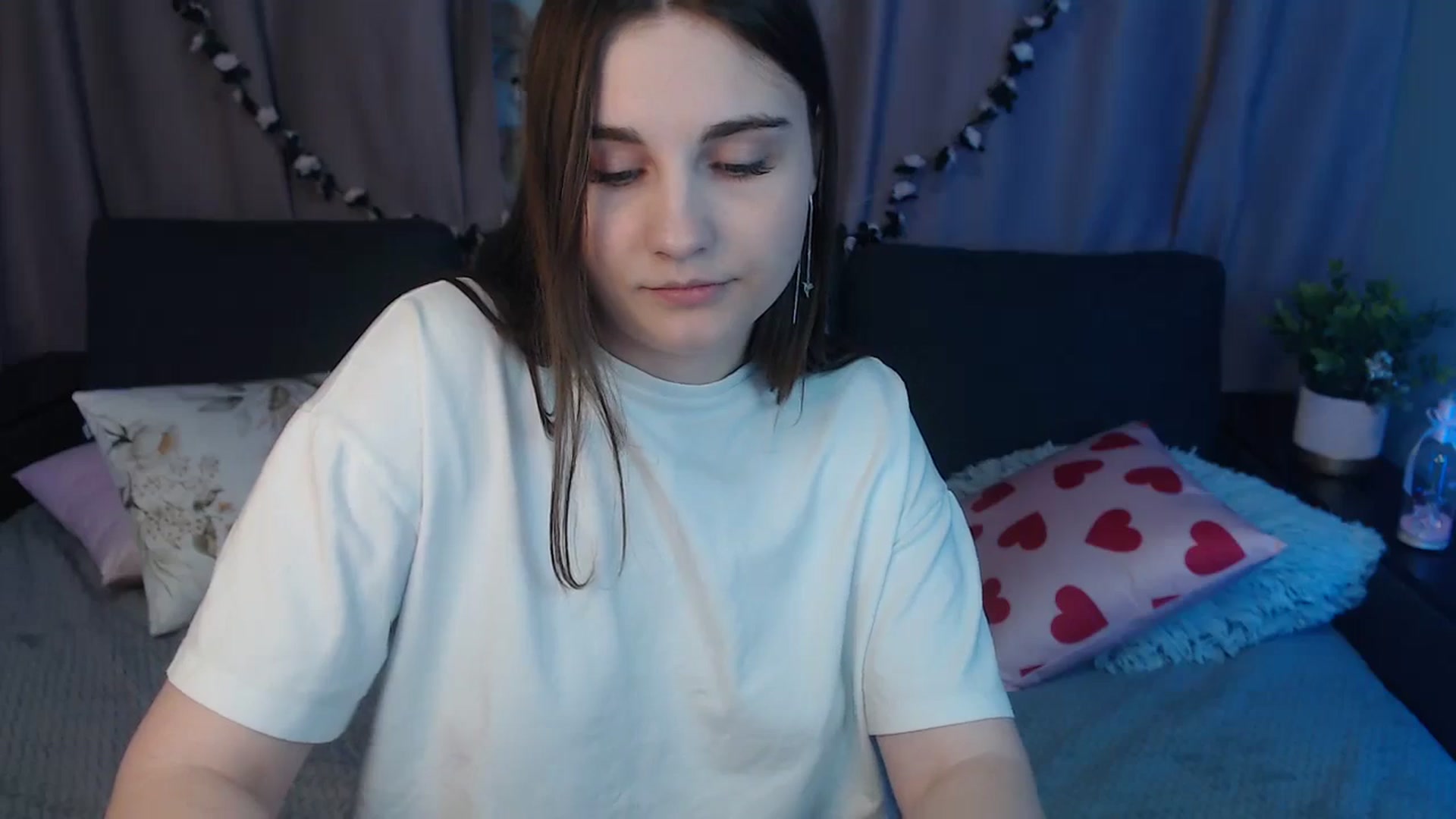 Gallery image thumbnail from LaneyGrey's myfreecams stream on, 10/22/2024, 11:38 image 5 of 20