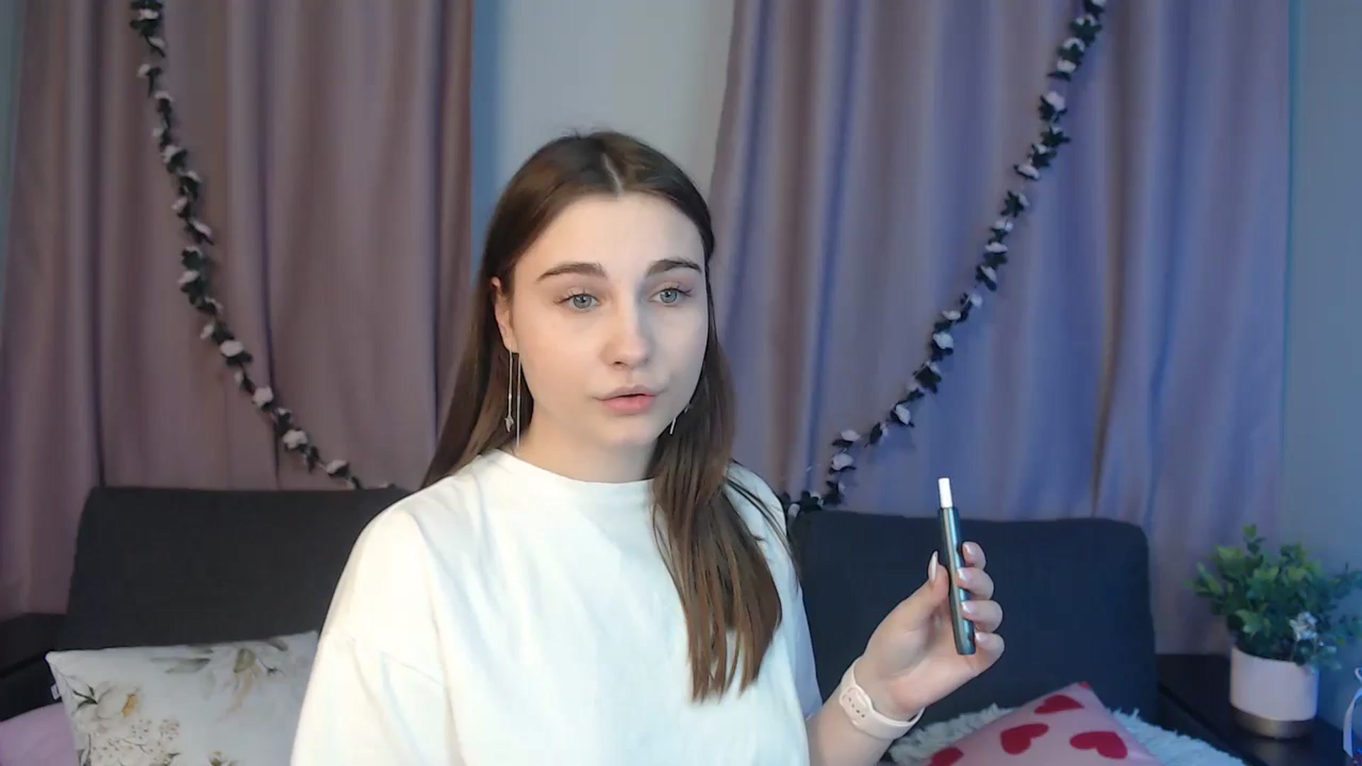 Gallery image thumbnail from LaneyGrey's myfreecams stream on, 10/22/2024, 11:38 image 1 of 20