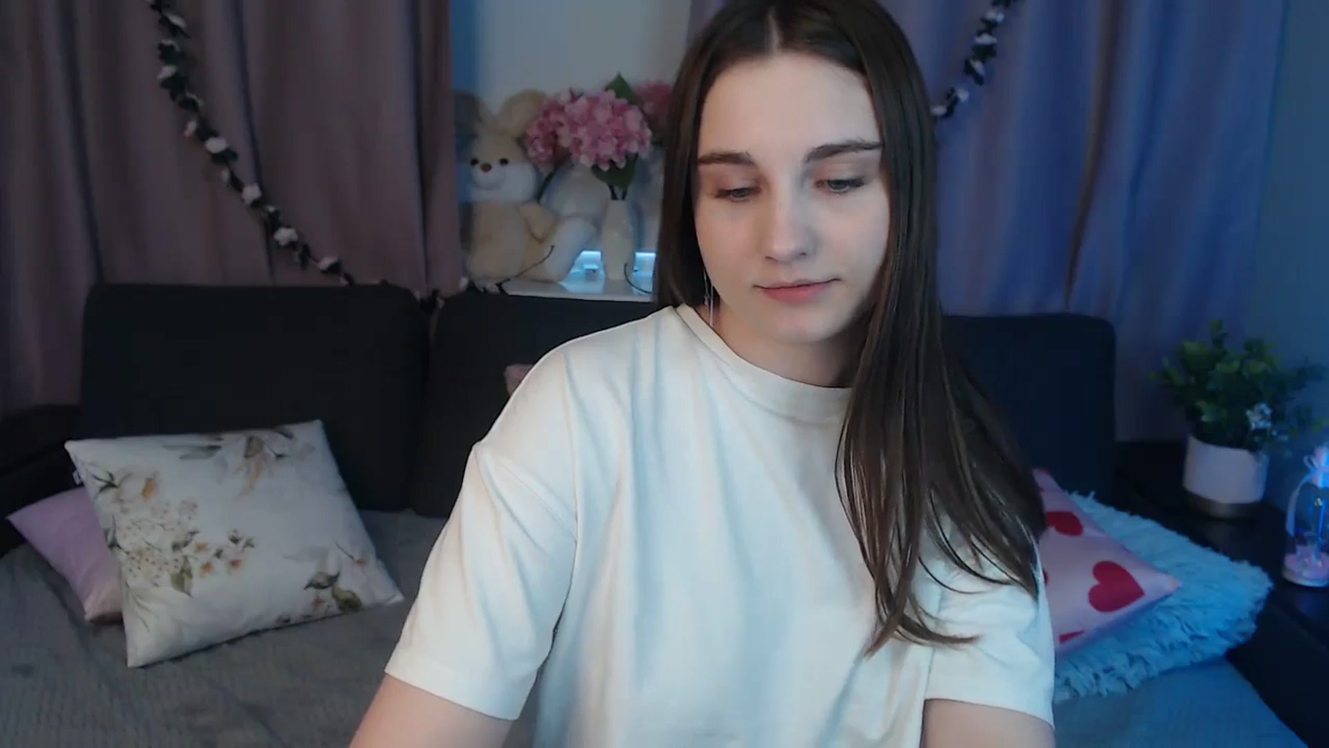Gallery image thumbnail from LaneyGrey's myfreecams stream on, 10/22/2024, 11:38 image 17 of 20