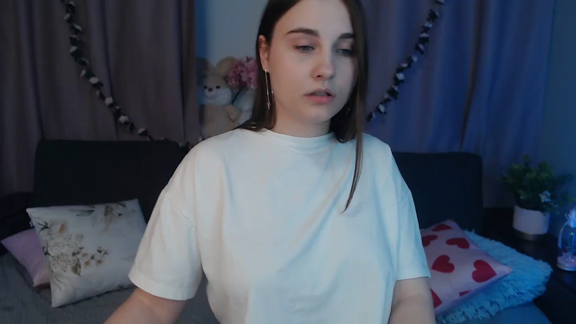 Gallery image thumbnail from LaneyGrey's myfreecams stream on, 10/22/2024, 11:38 image 10 of 20