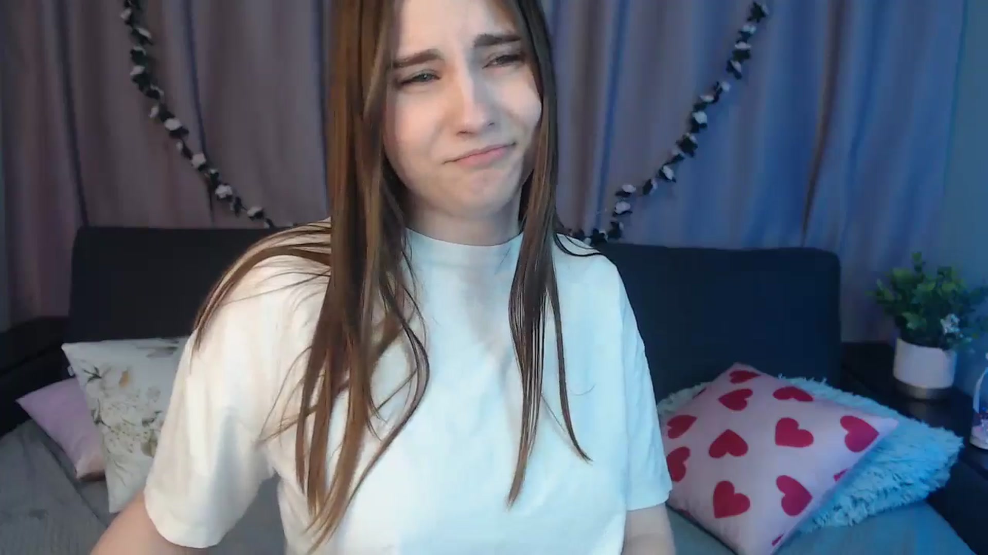 Gallery image thumbnail from LaneyGrey's myfreecams stream on, 10/22/2024, 12:17 image 4 of 20