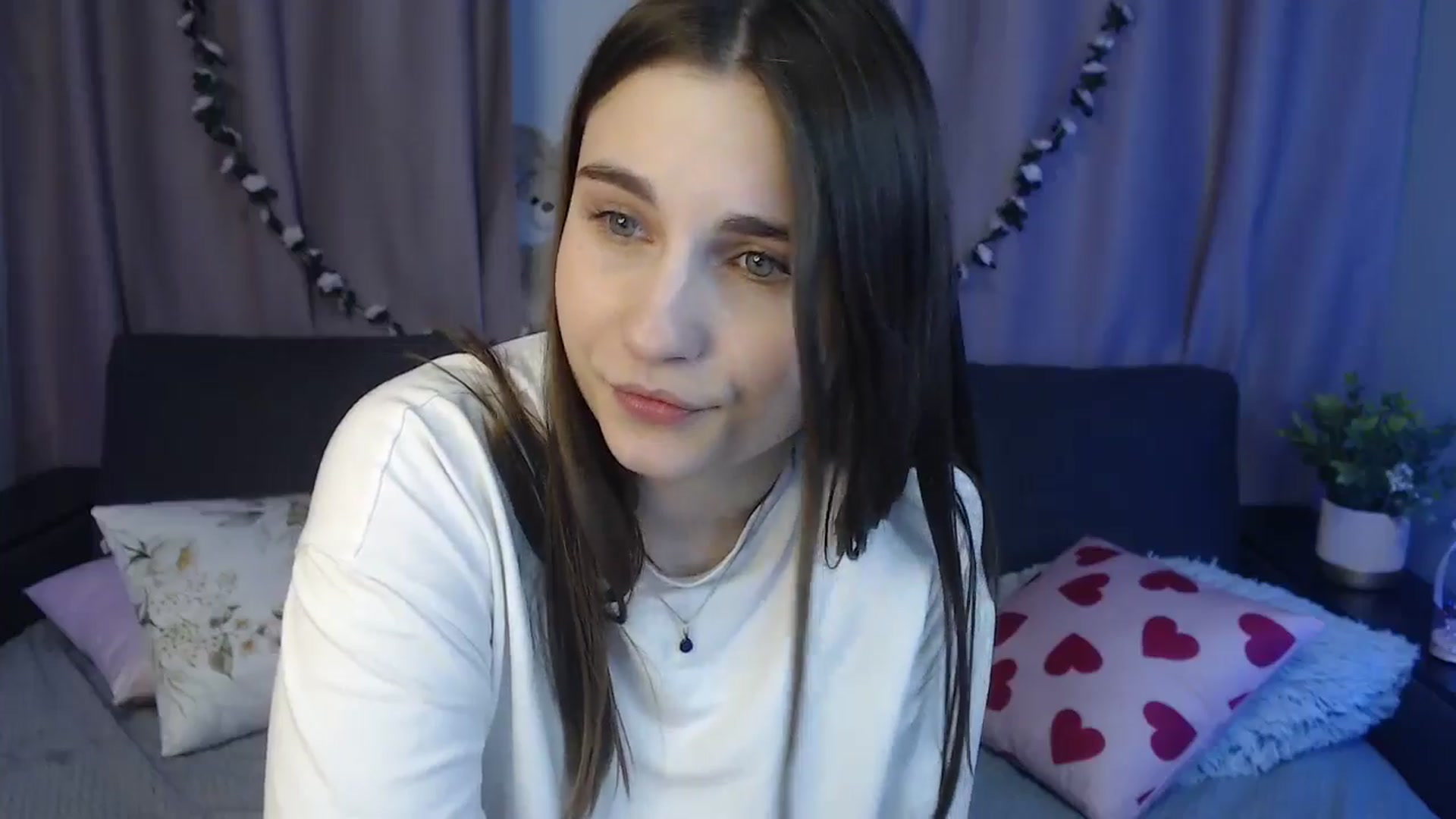 Gallery image thumbnail from LaneyGrey's myfreecams stream on, 10/22/2024, 12:17 image 15 of 20