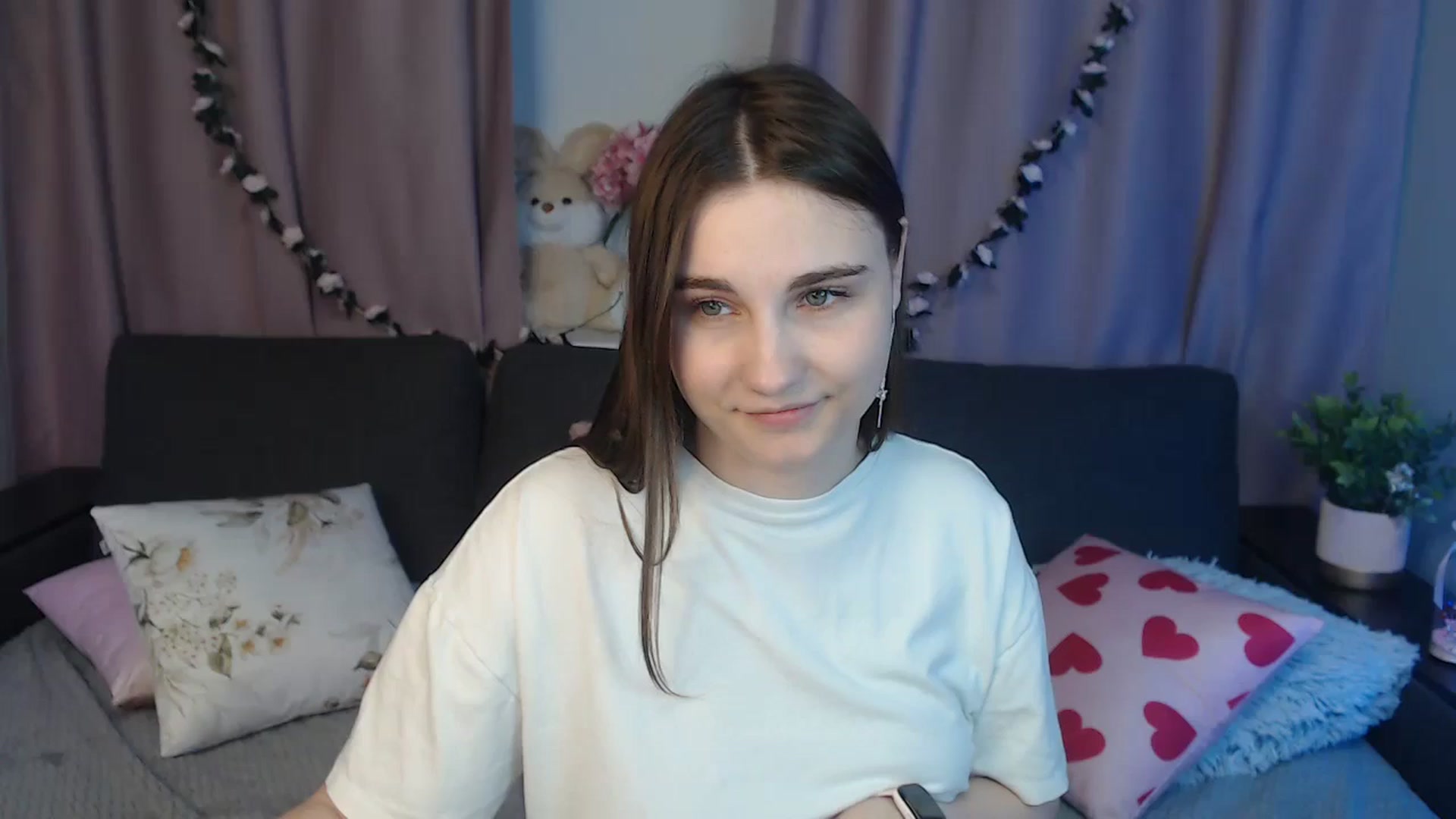 Gallery image thumbnail from LaneyGrey's myfreecams stream on, 10/22/2024, 12:17 image 1 of 20