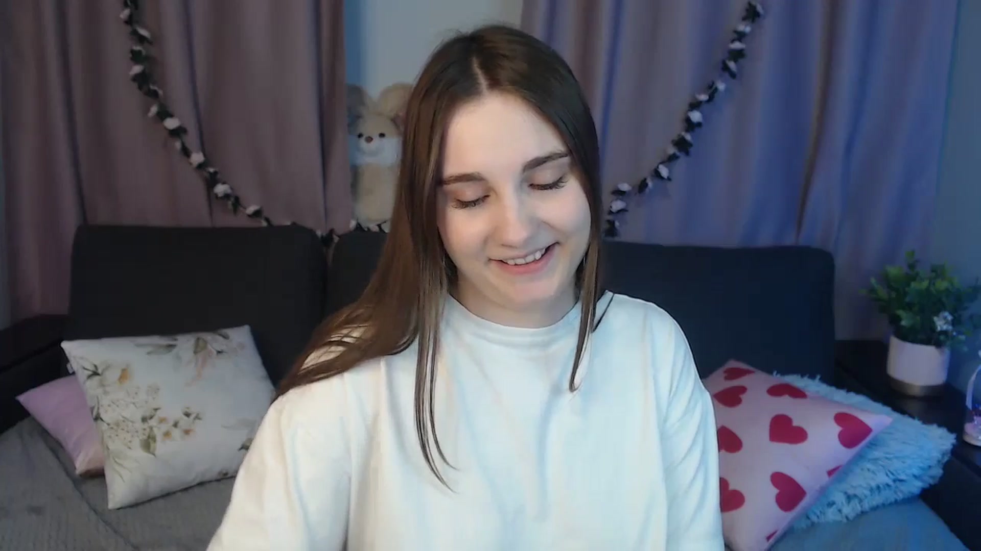 Gallery image thumbnail from LaneyGrey's myfreecams stream on, 10/22/2024, 12:17 image 3 of 20